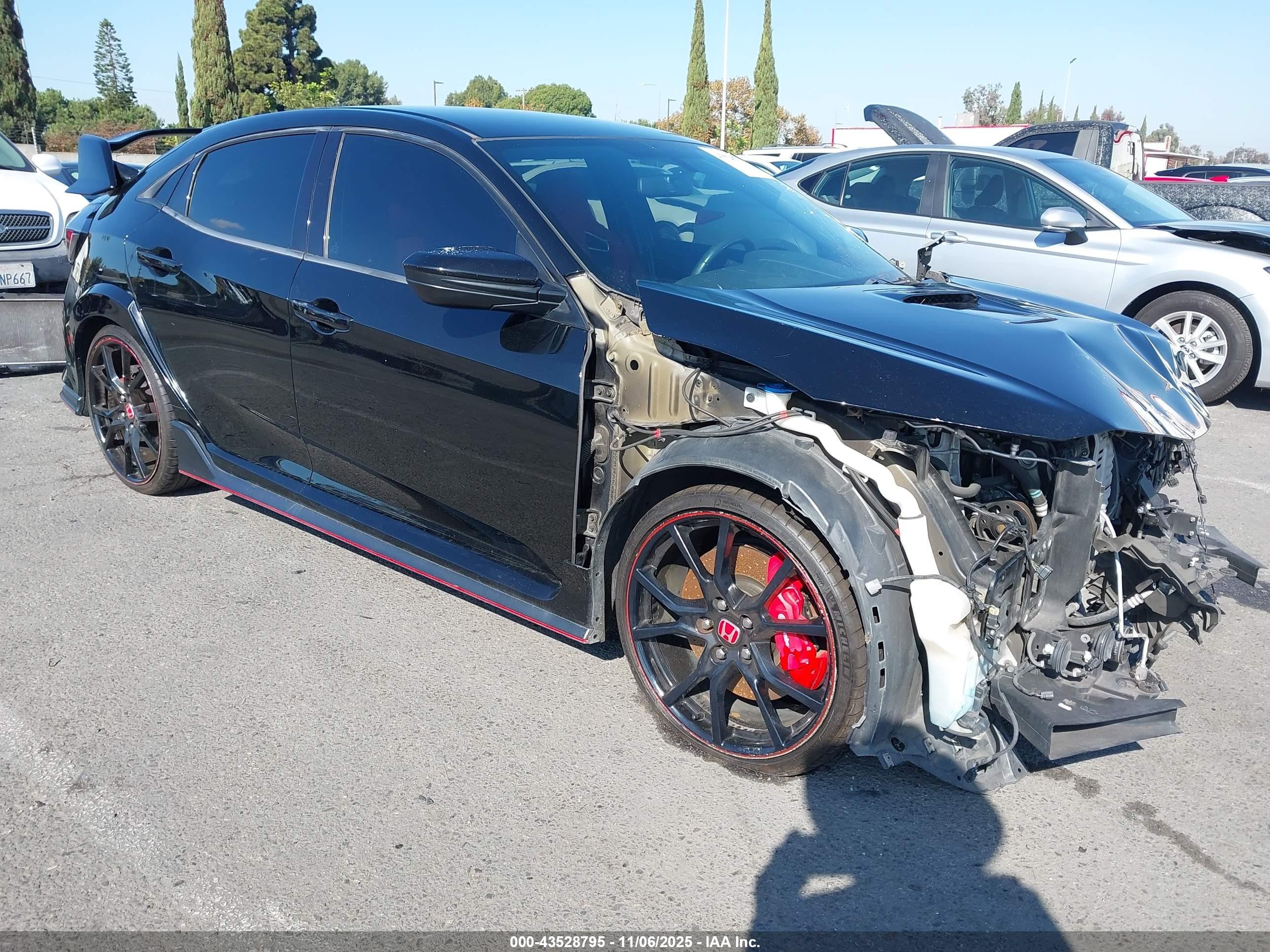 2017 Honda Civic Type R Touring, VIN SHHFK8G73HU201991 — Front end