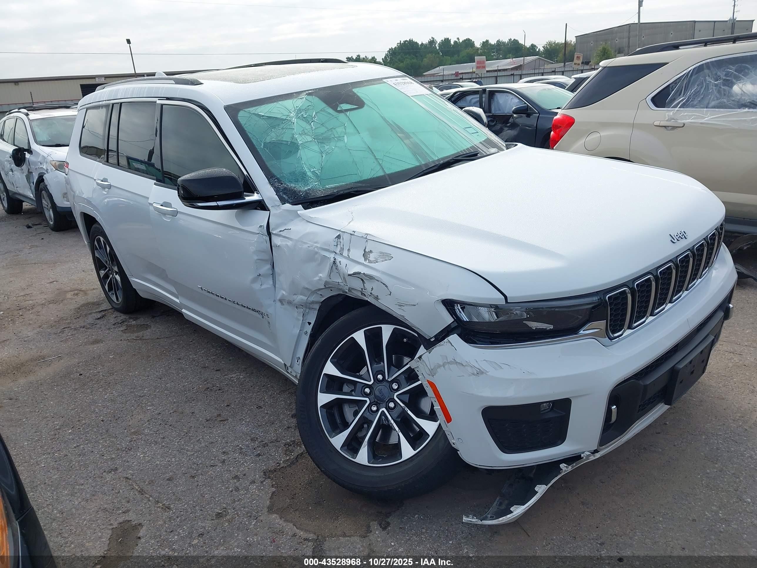 2021 Jeep Grand Cherokee Overland, VIN 1C4RJKDG4M8209966 — Front end