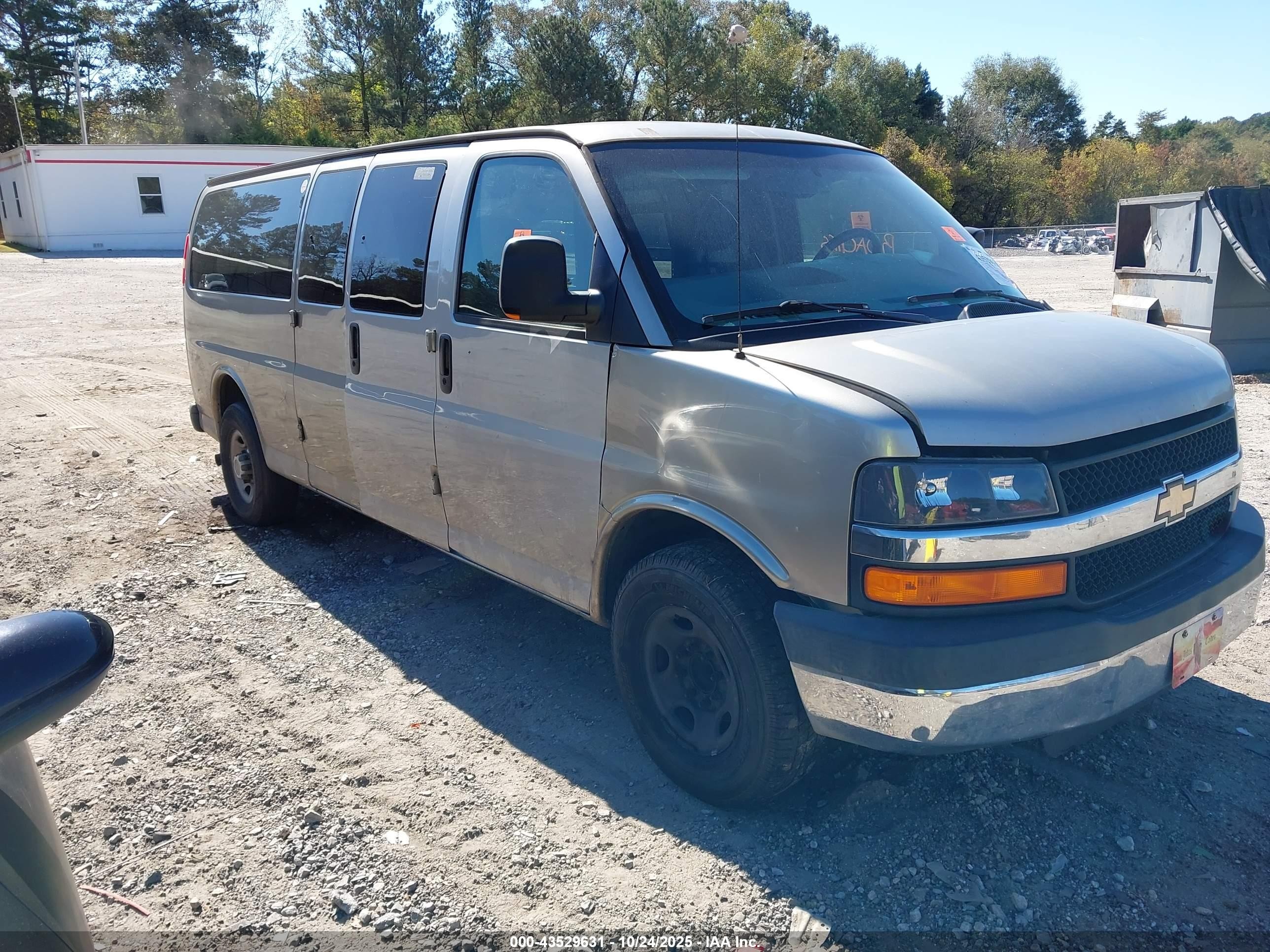 2003 Chevrolet Express Passenger, VIN 1GAHG39U731221947 — Biohazard / chemical