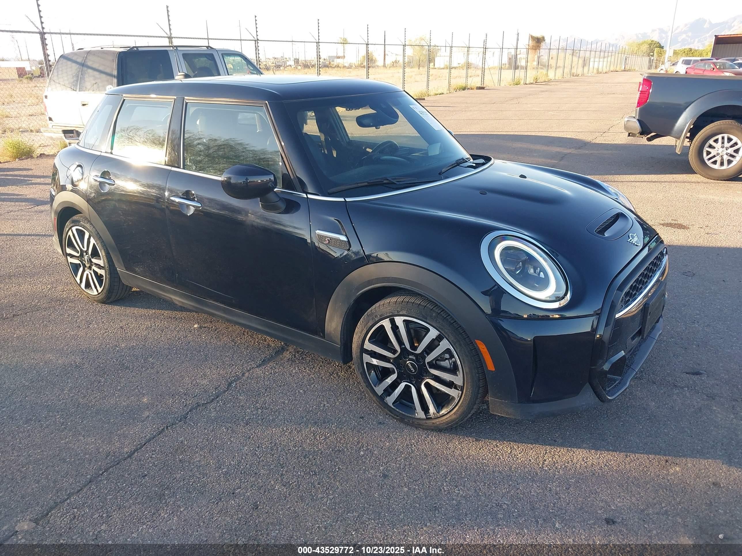 2022 MINI Hardtop 4 Door Cooper S, VIN WMW53DK04N2R33765 — После угона