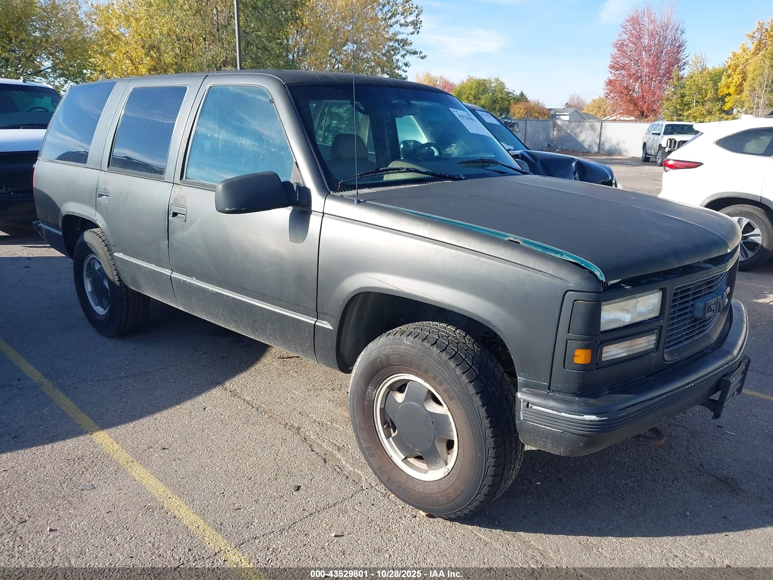 1995 GMC Yukon, VIN 1GKEK13K5SJ738056 — Side