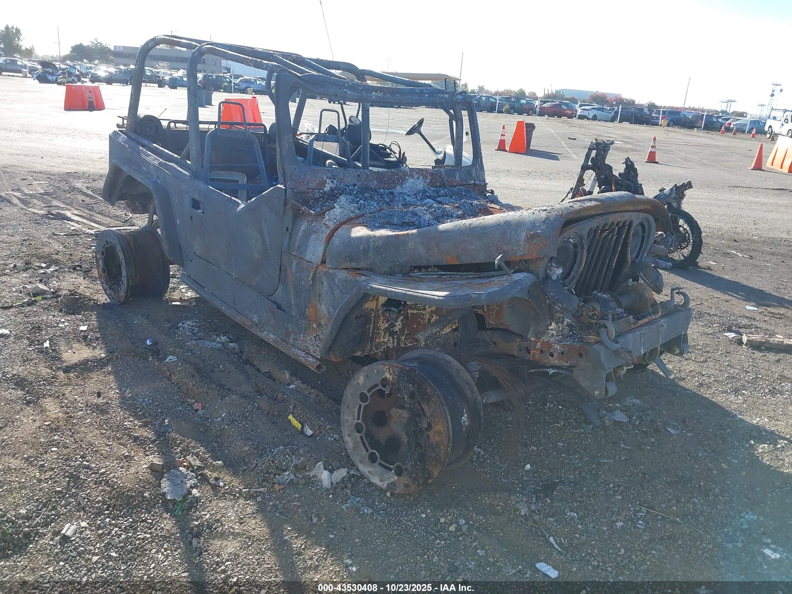 1983 Jeep CJ, VIN 1JCCM87EXDT073011 — Фото с аукциона 1 of 10