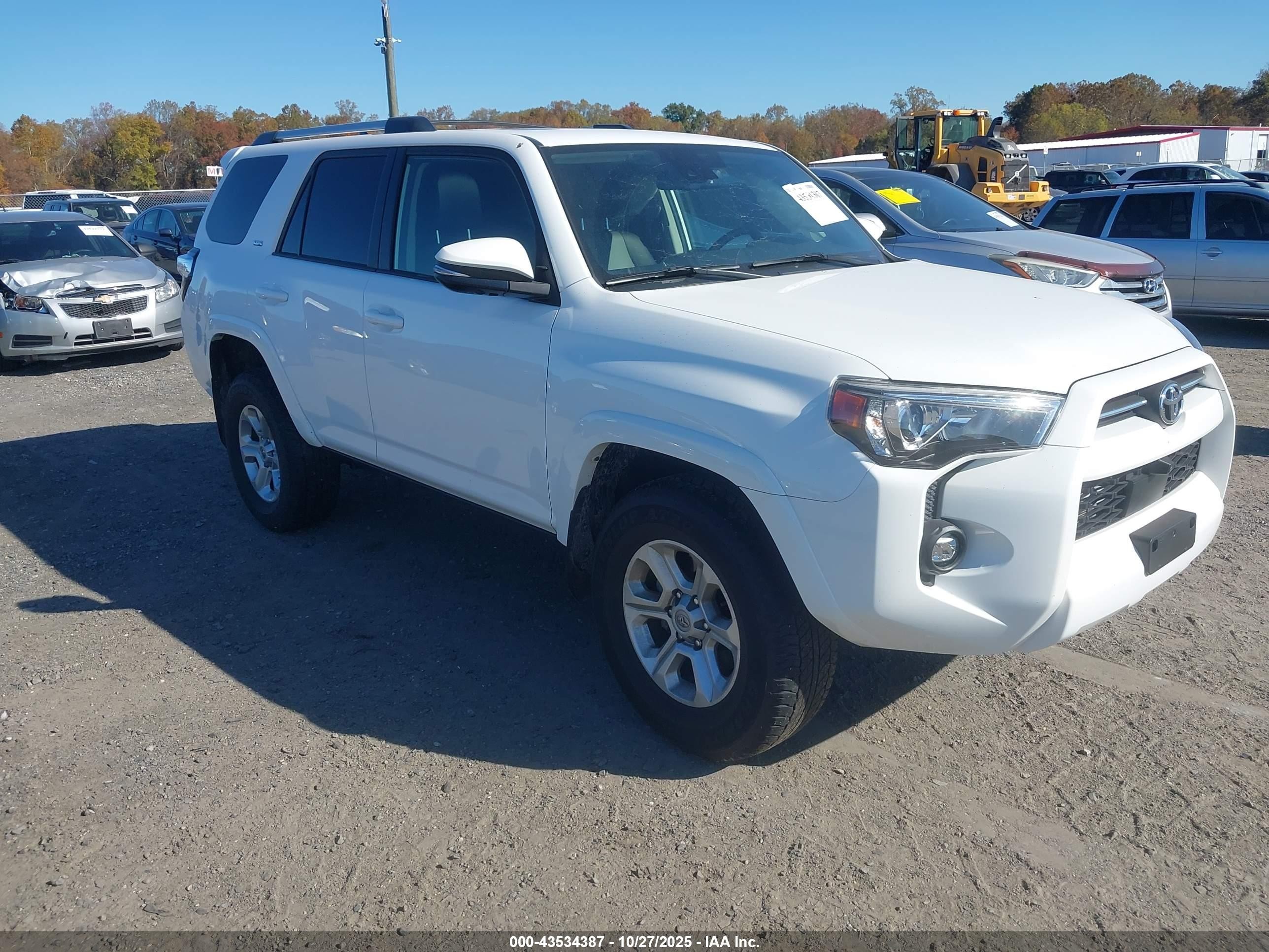 2022 Toyota 4Runner SR5 Premium, VIN JTENU5JR4N6062621 — Side