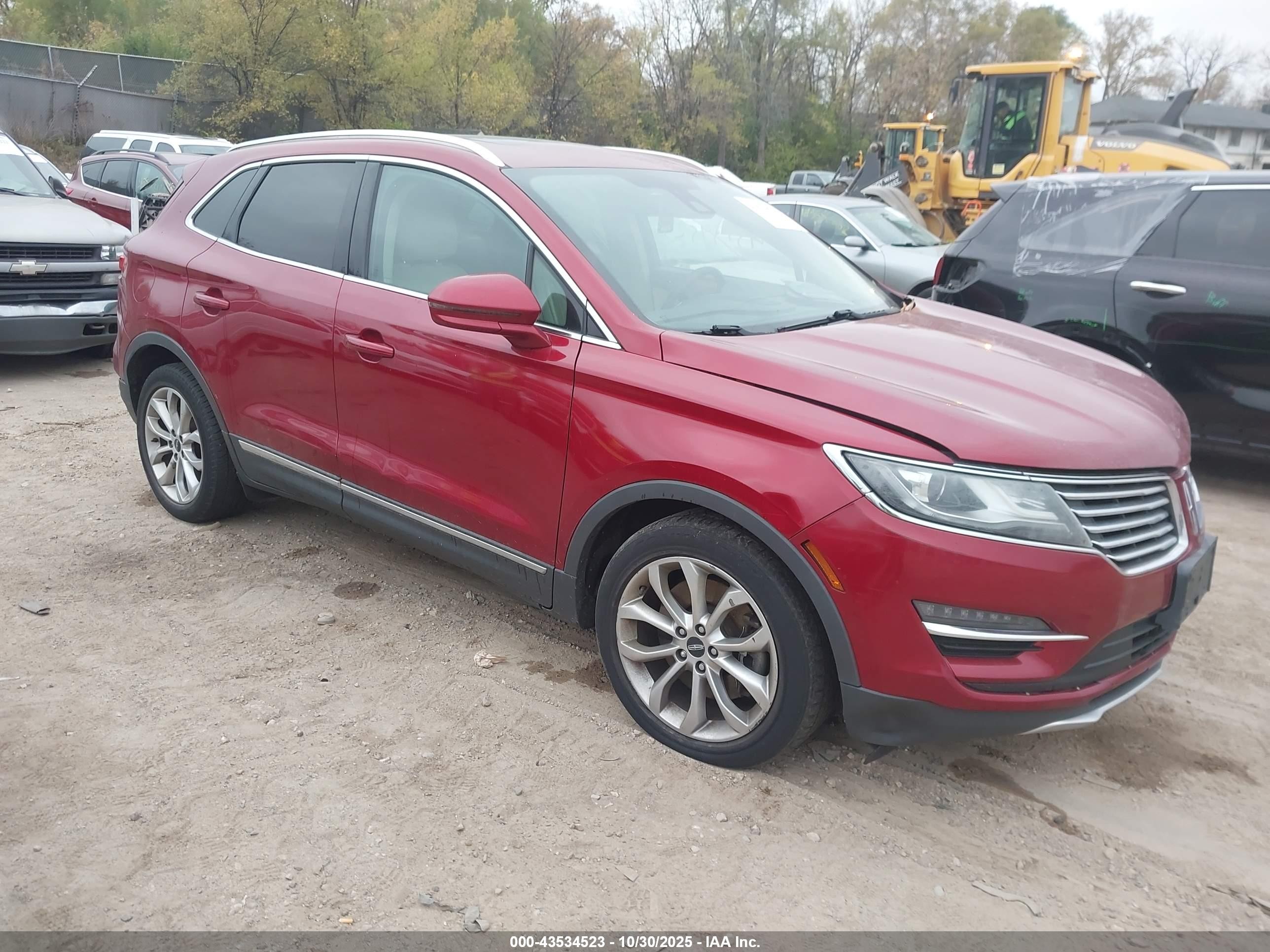 2016 Lincoln MKC Select, VIN 5LMCJ2D98GUJ17870 — Front end