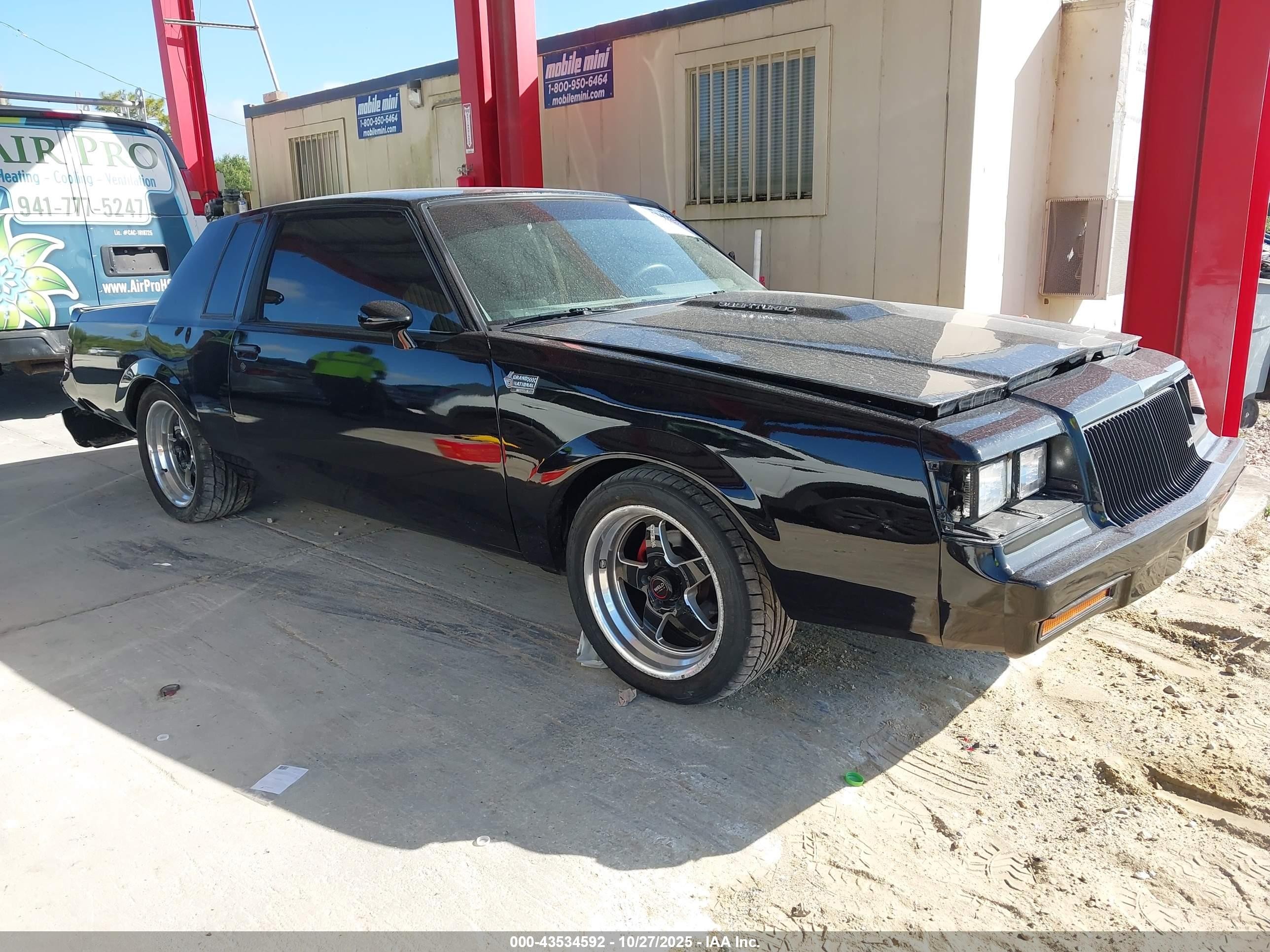 1984 Buick Regal Limited, VIN 1G4AM47AXEH515767 — Зад