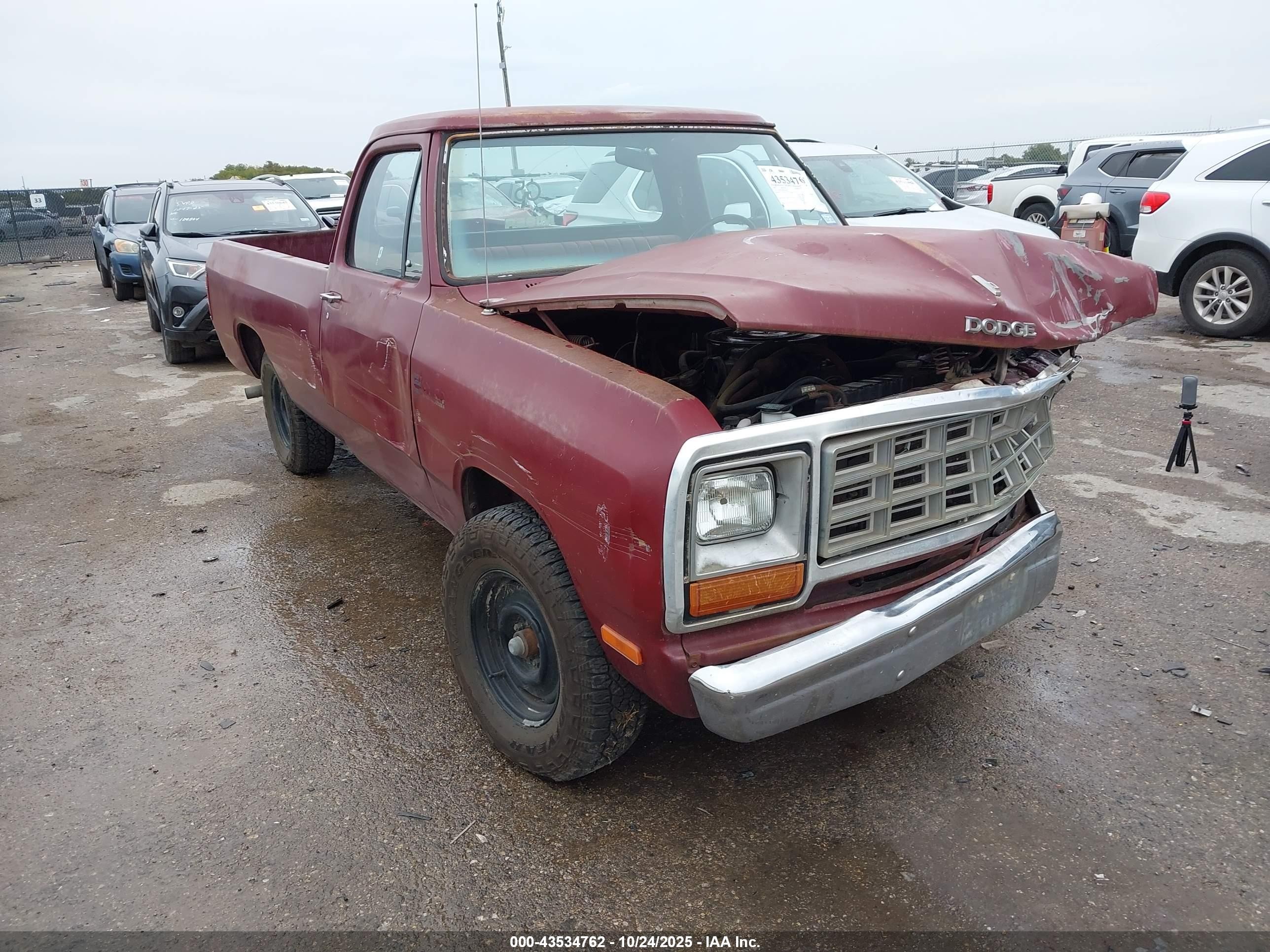 1982 Dodge D Series, VIN 1B7FD14P8CS270582 — Front end