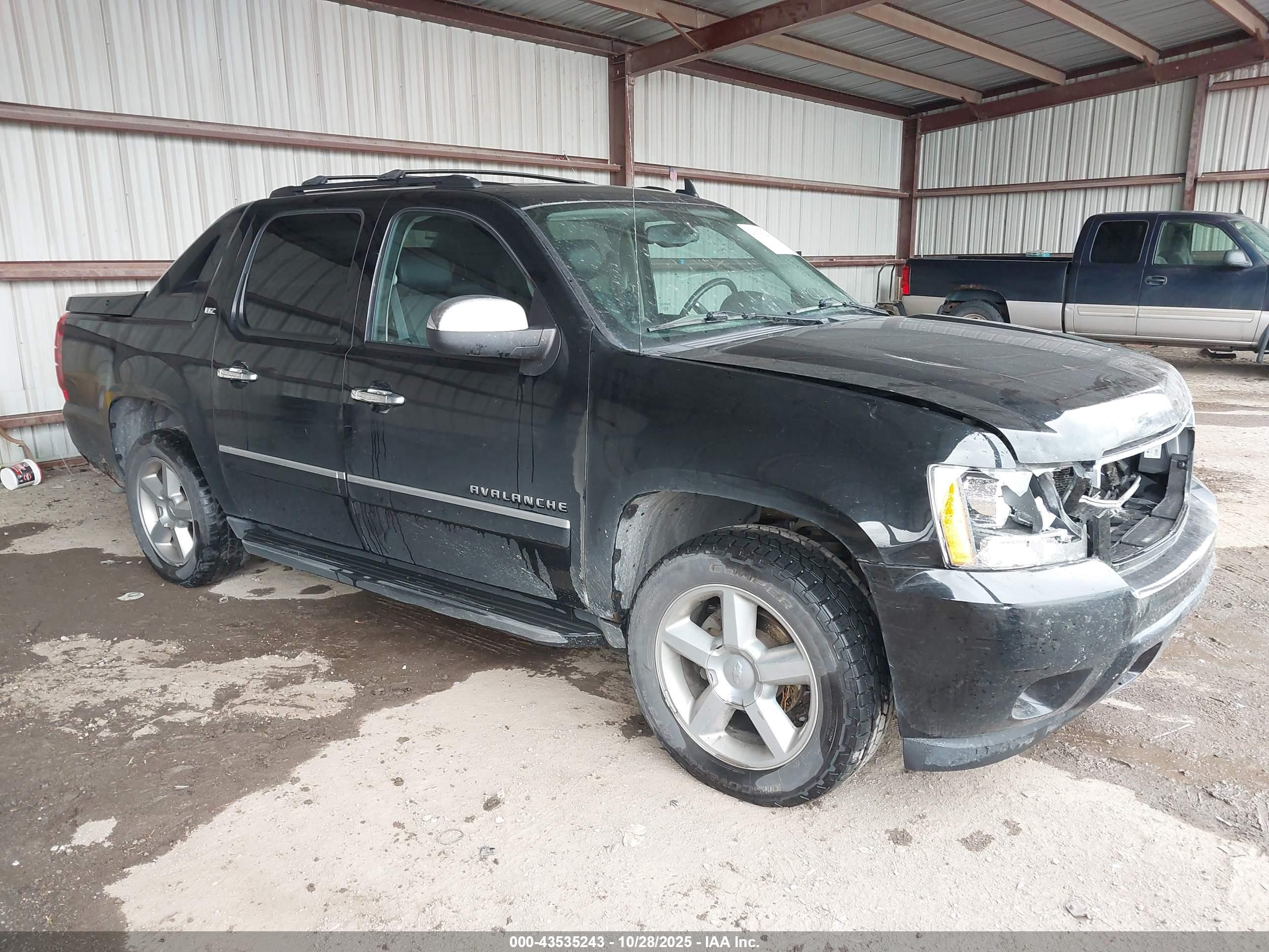 2012 Chevrolet Avalanche LTZ, VIN 3GNTKGE71CG311658 — Перед