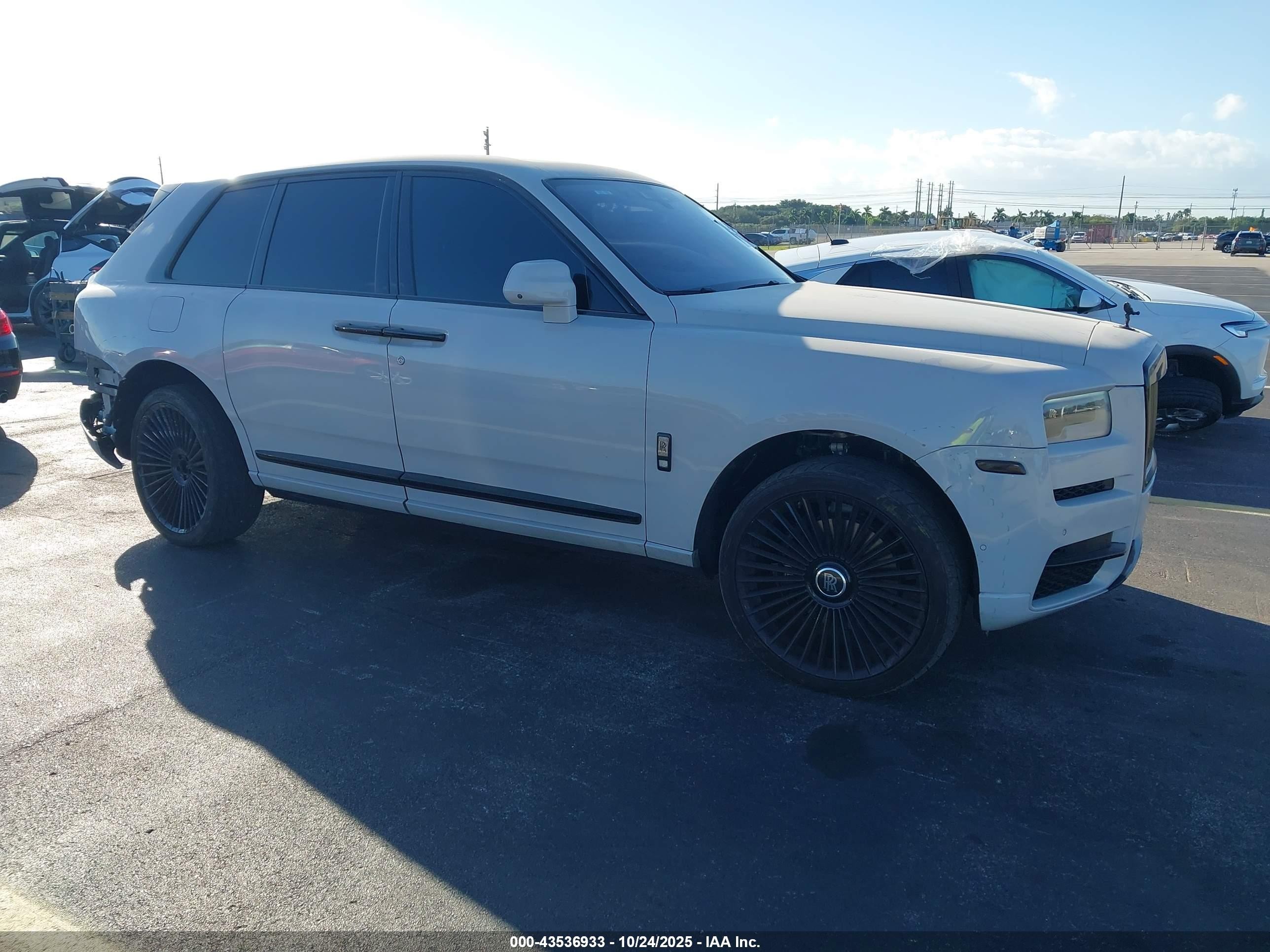2019 Rolls-Royce Cullinan, VIN SLA689X59KU114204 — Rear end