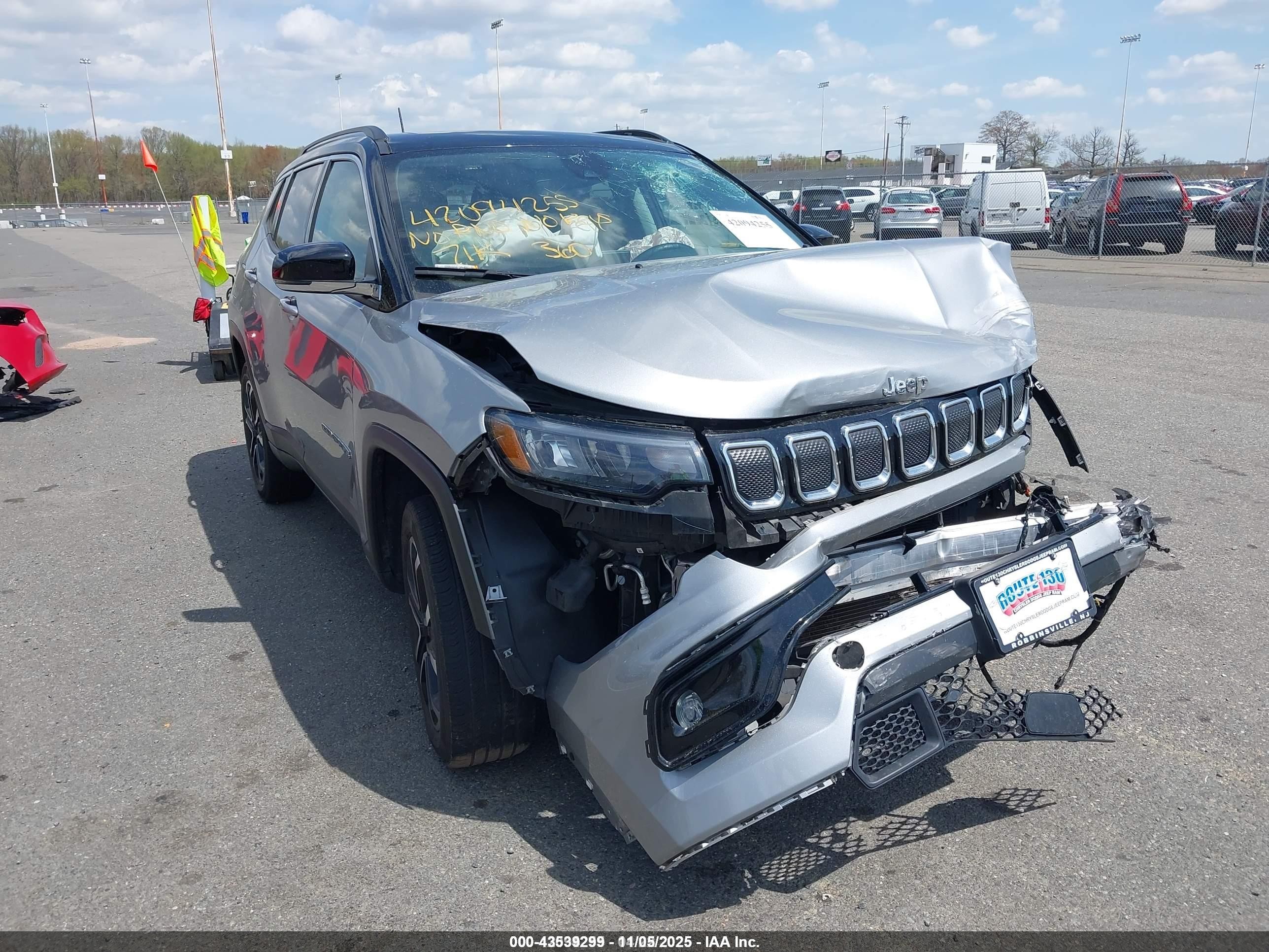 2022 Jeep Compass Limited, VIN 3C4NJDCB8NT102888 — Front end