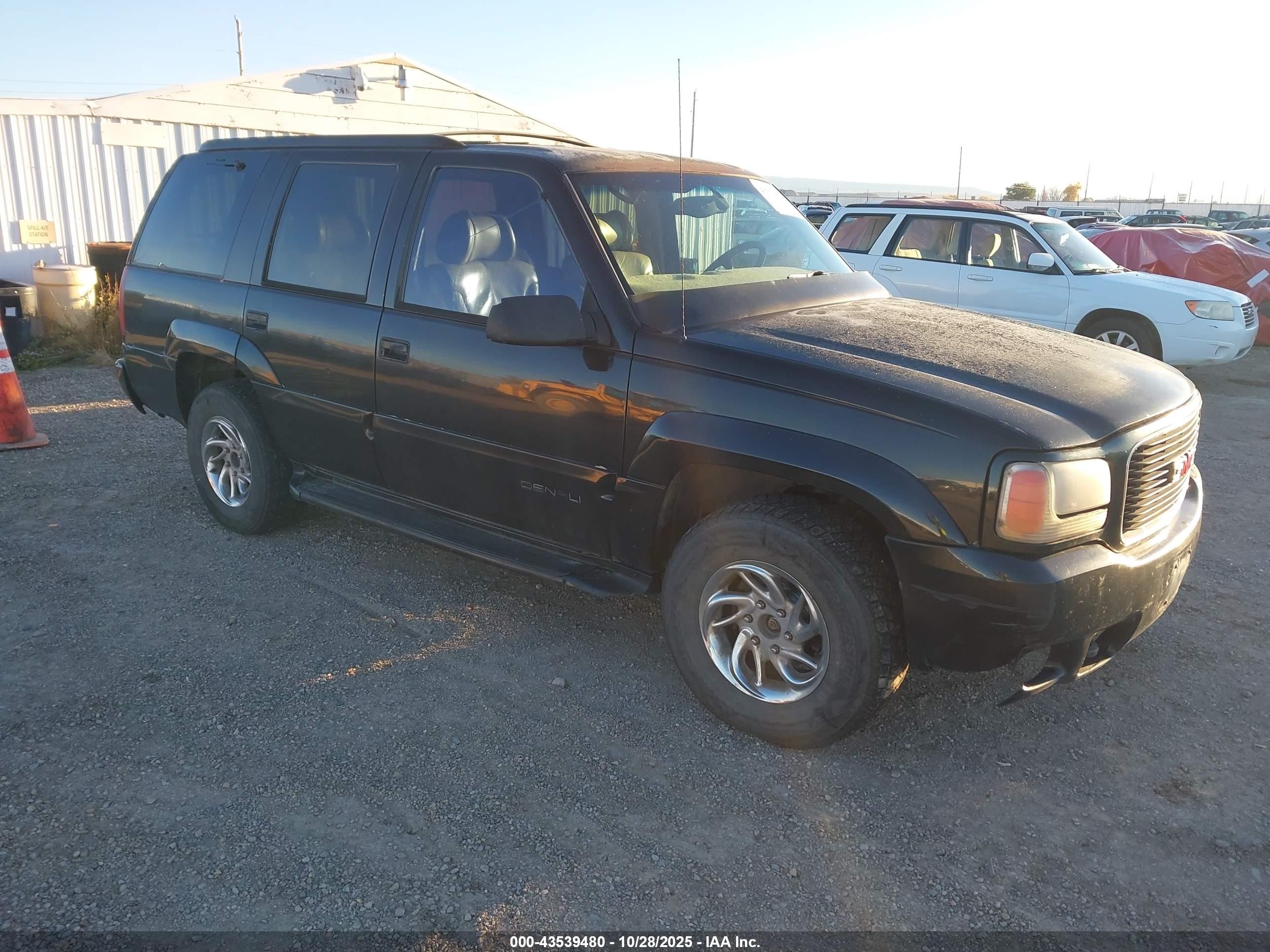 2000 GMC Denali, VIN 1GKEK13R3YR136571 — Перед