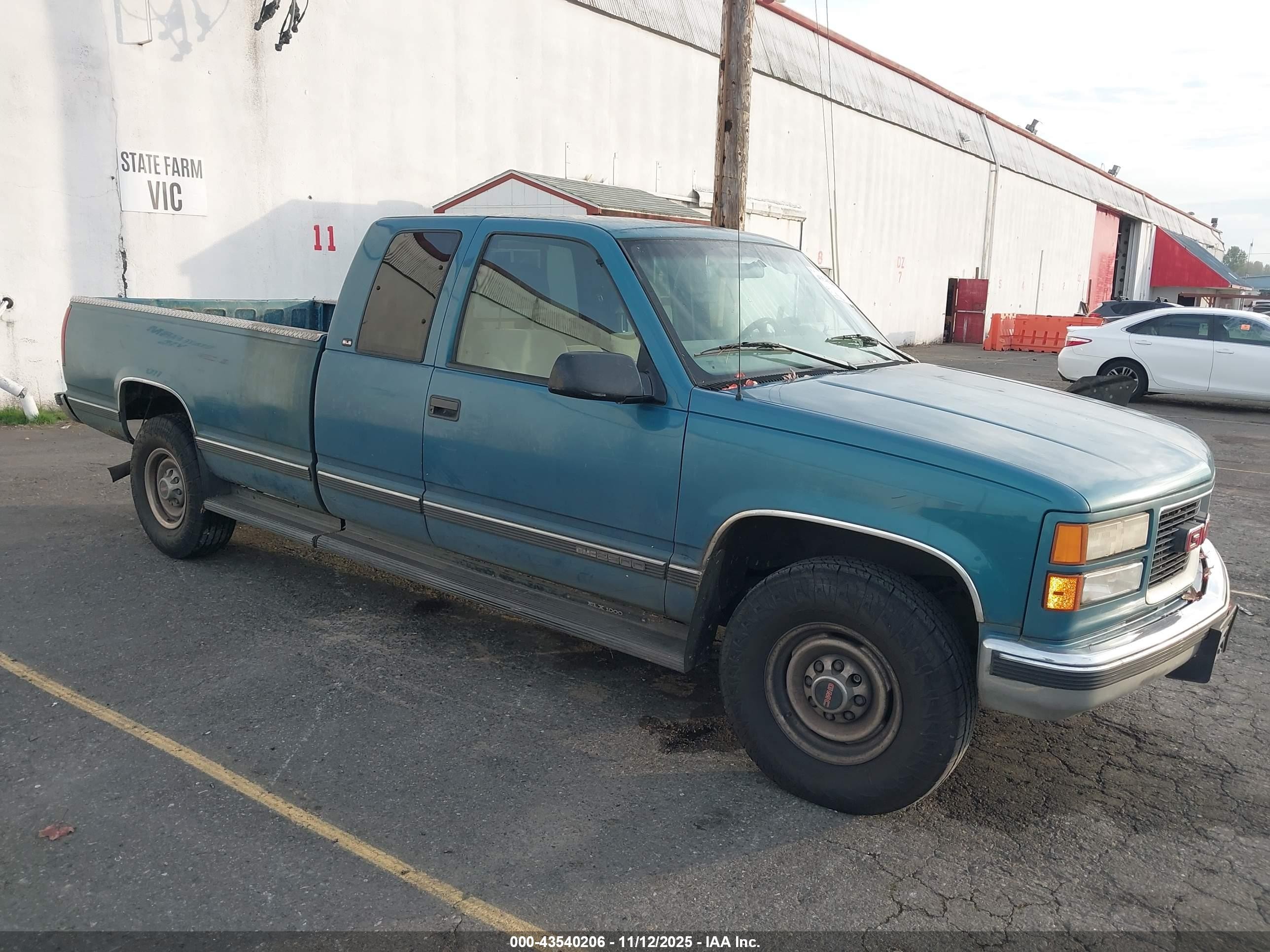 1997 GMC Sierra 2500, VIN 1GTGC29R2VE548739 — Rear end
