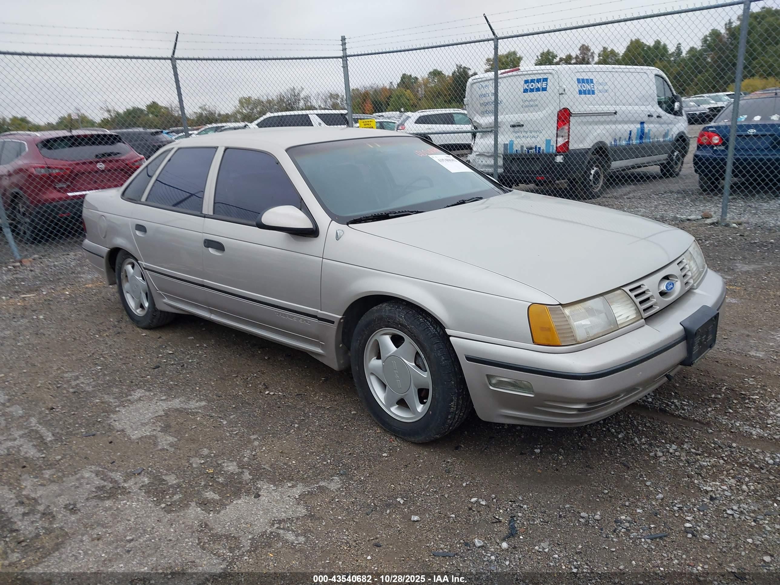 1989 Ford Taurus, VIN 1FABP54Y8KA242717 — Normal wear