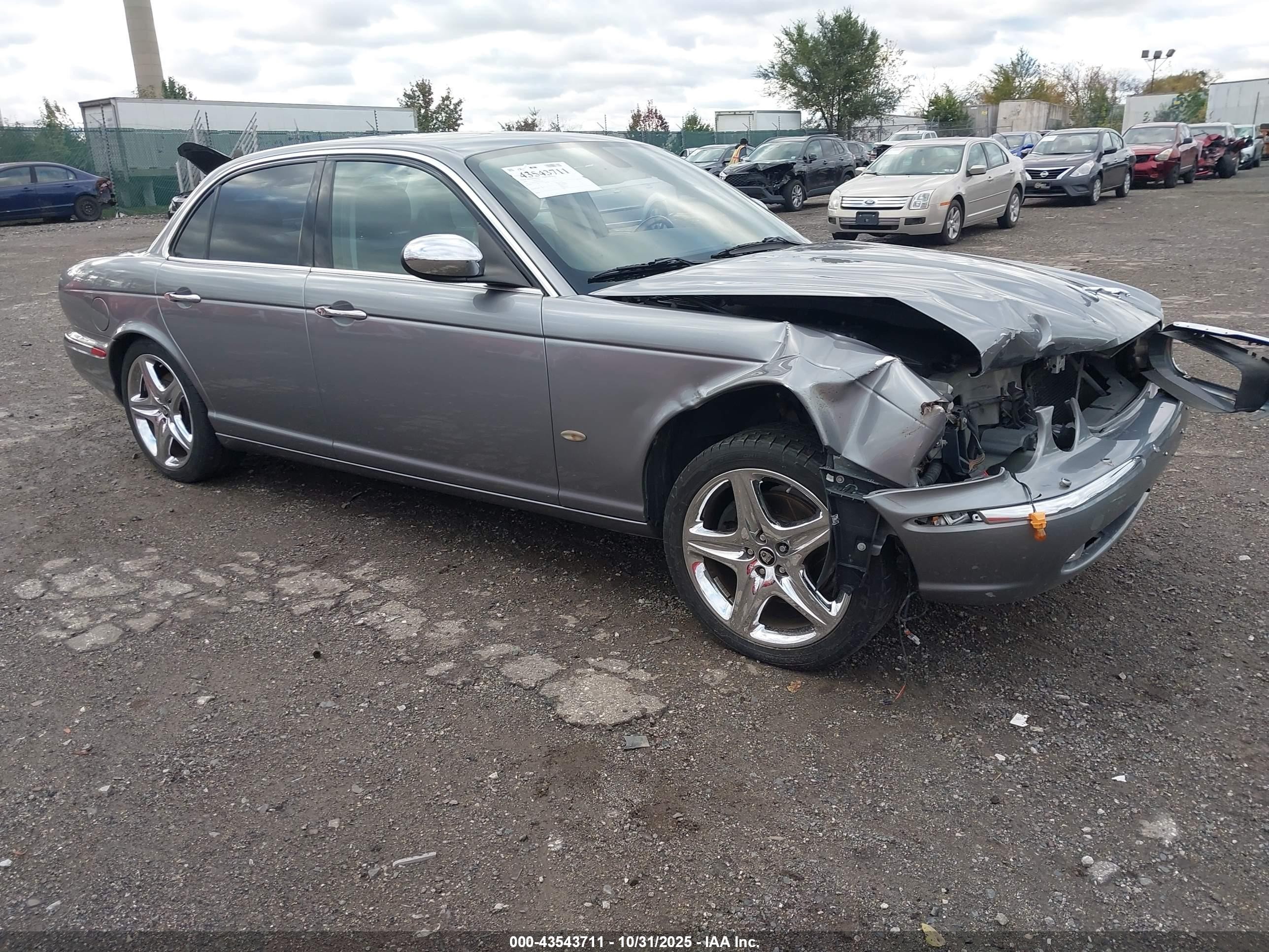 2007 Jaguar XJ Series XJ8, VIN SAJWA71B87SH11822 — Front end