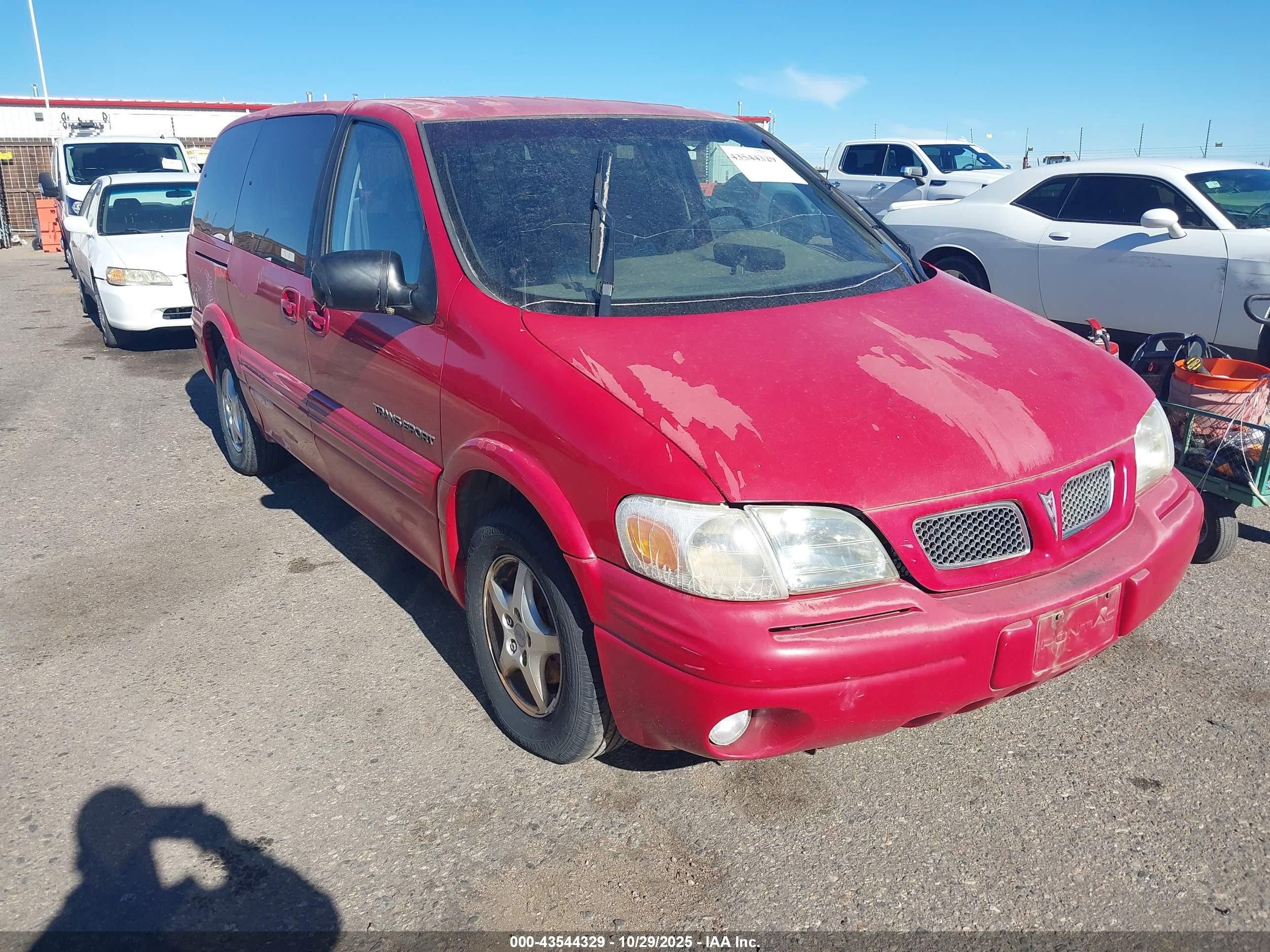 1997 Pontiac Trans Sport, VIN 1GMDX06E1VD249435 — Front end