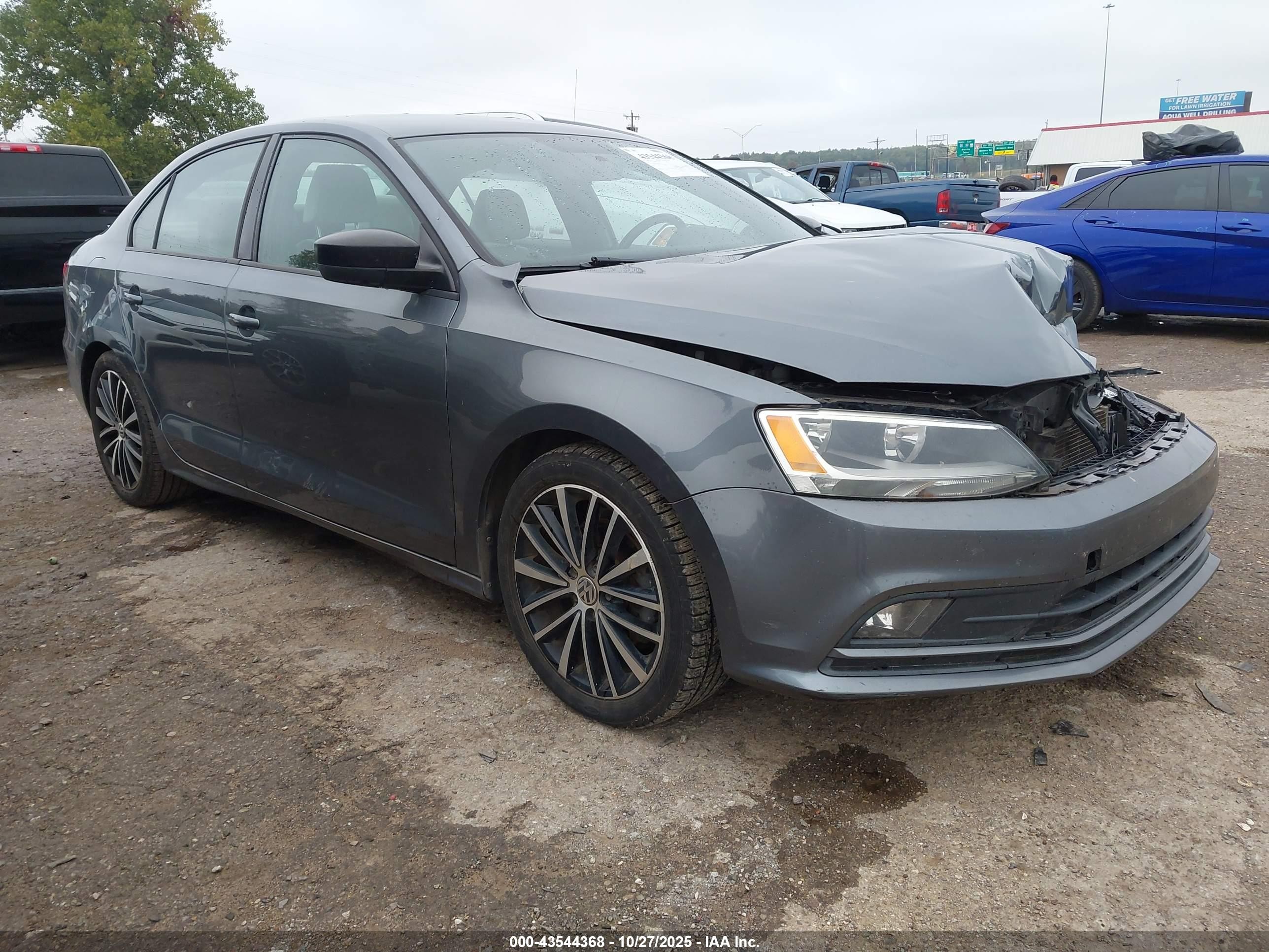 2016 Volkswagen Jetta Sport, VIN 3VWD17AJ8GM255319 — Front end