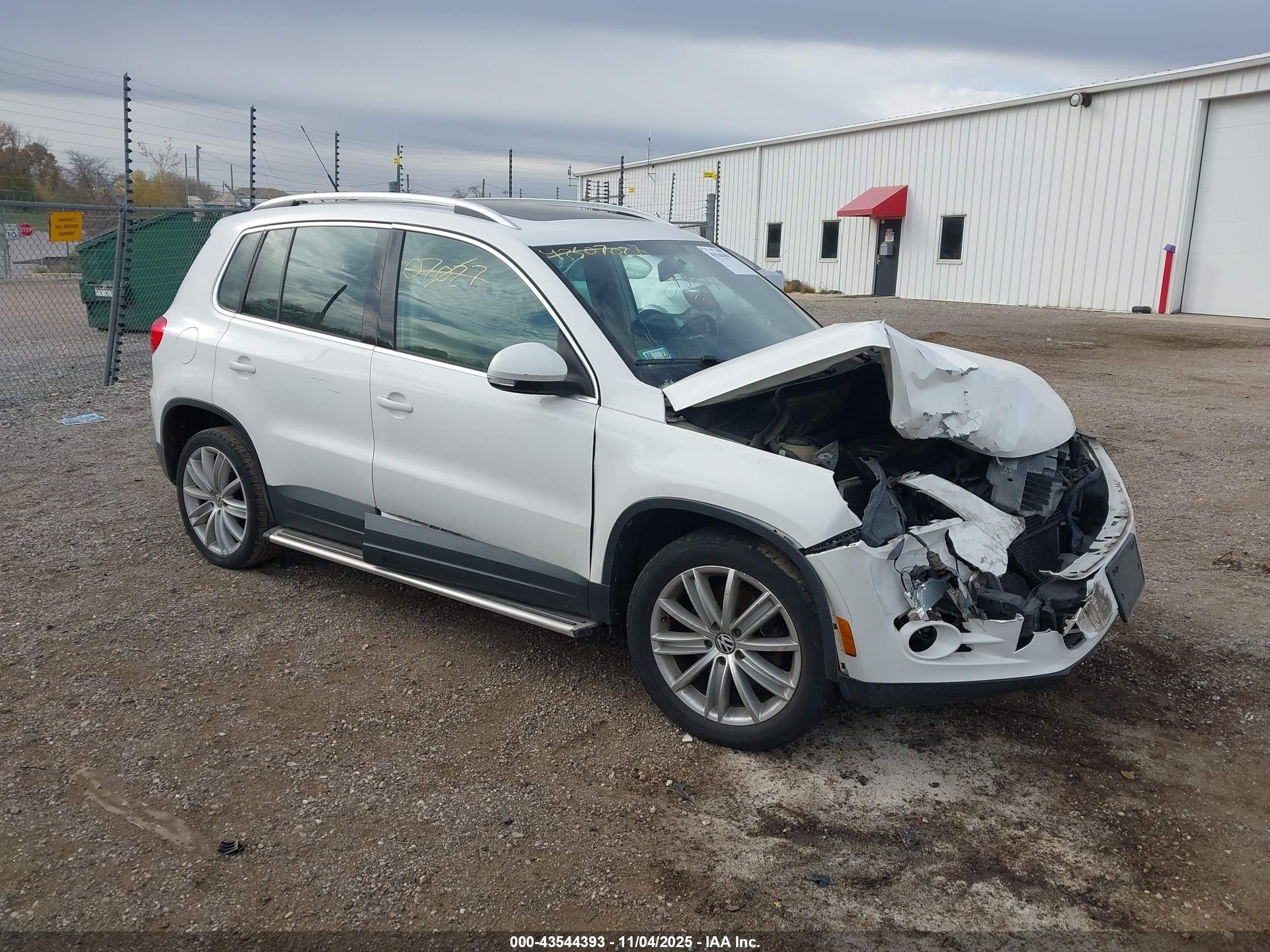 2011 Volkswagen Tiguan S, VIN WVGAV7AX6BW513761 — Front end