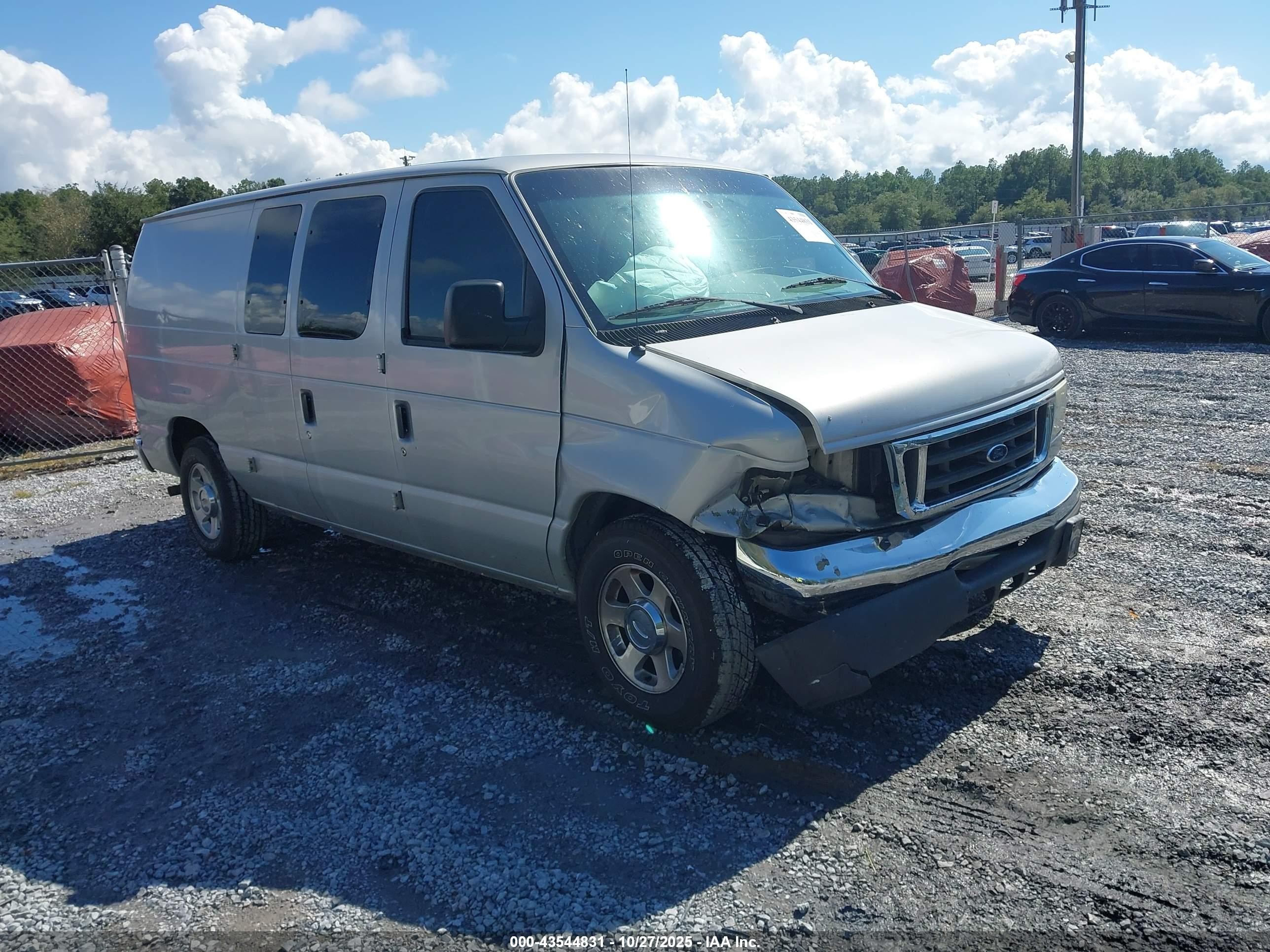 2006 Ford Econoline Cargo, VIN 1FTRE14W86DA79237 — Front end