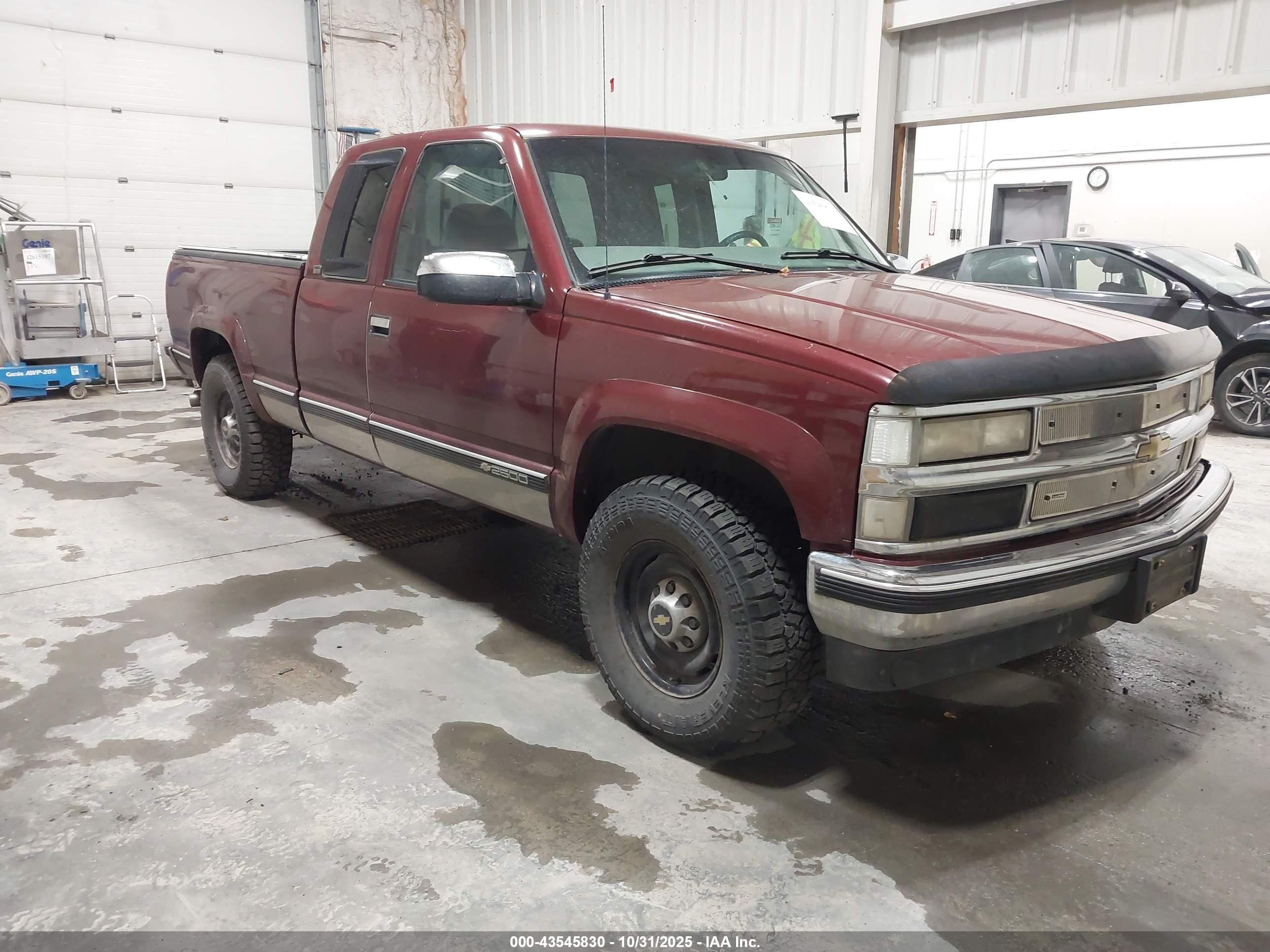 1997 Chevrolet Silverado 2500, VIN 1GCGK29R3VE166609 — Бок