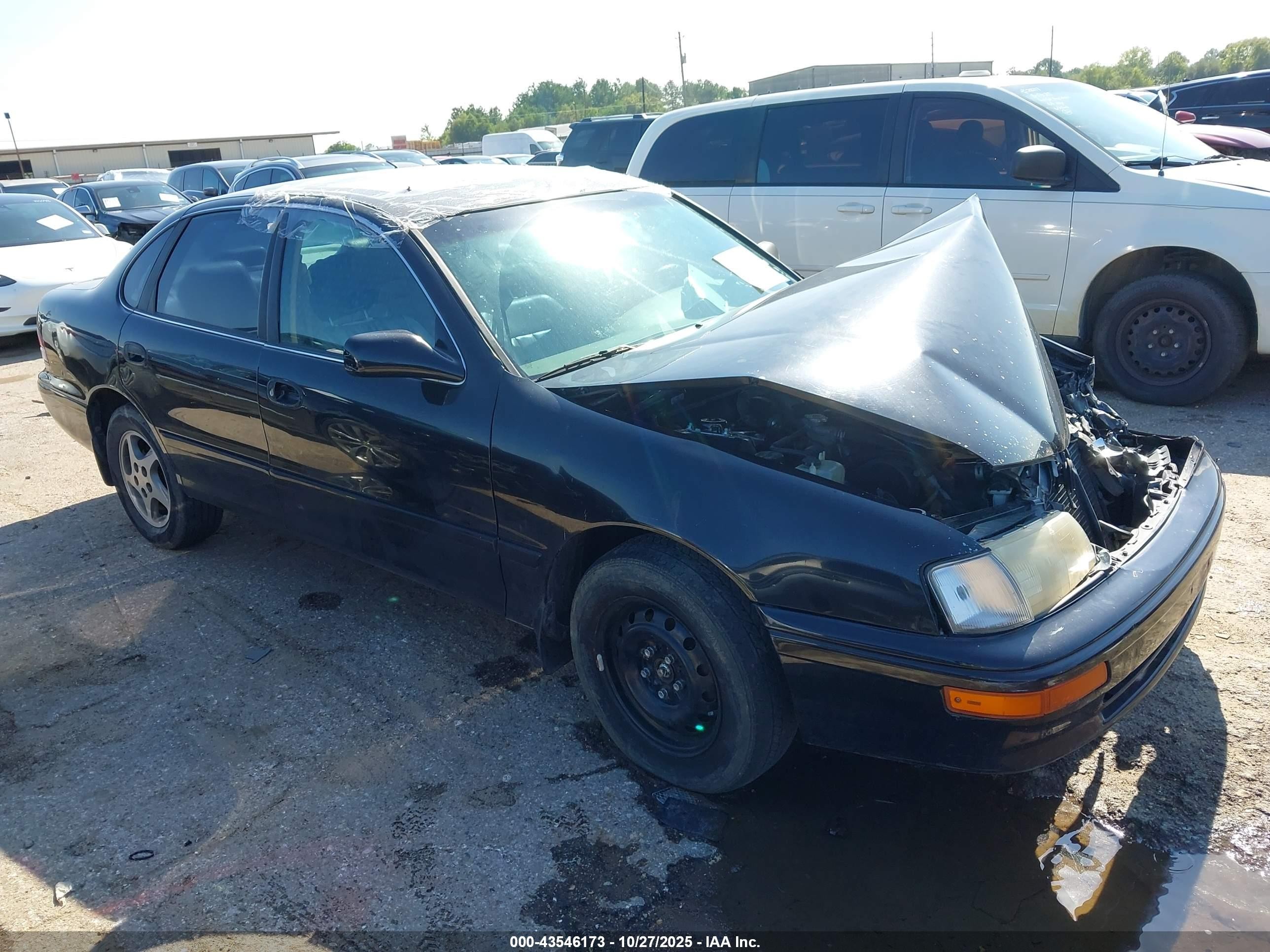 1997 Toyota Avalon XL, VIN 4T1BF12B9VU204450 — Front end
