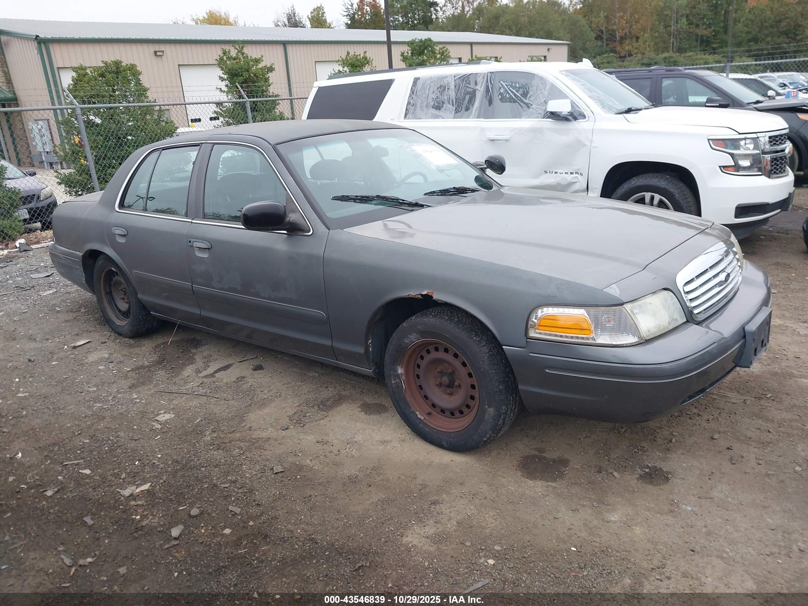 1999 Ford Crown Victoria Police, VIN 2FAFP71W9XX106627 — Rear end