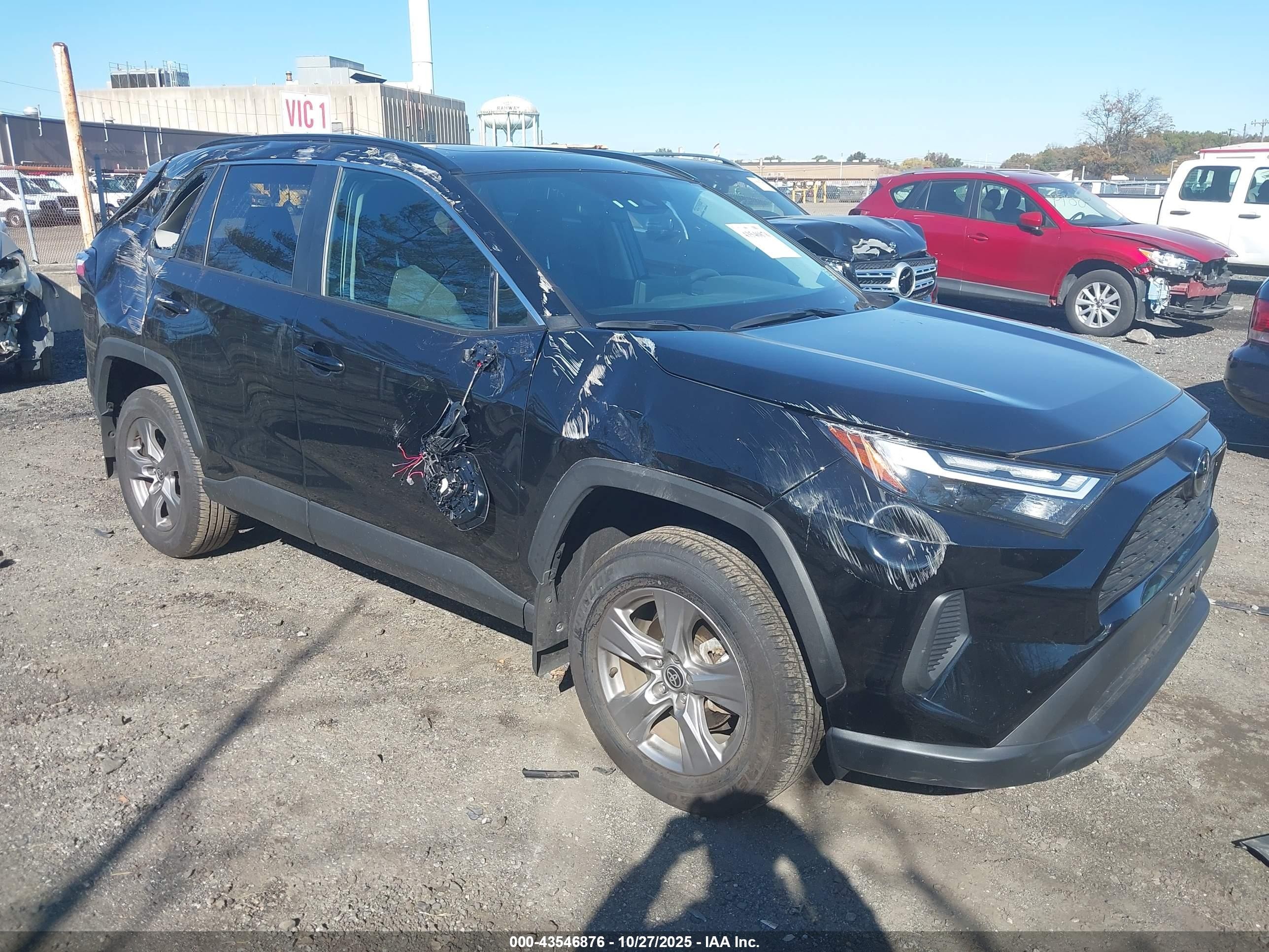 2025 Toyota RAV4 XLE, VIN 2T3P1RFV7SC495140 — Auction photo 1 of 18