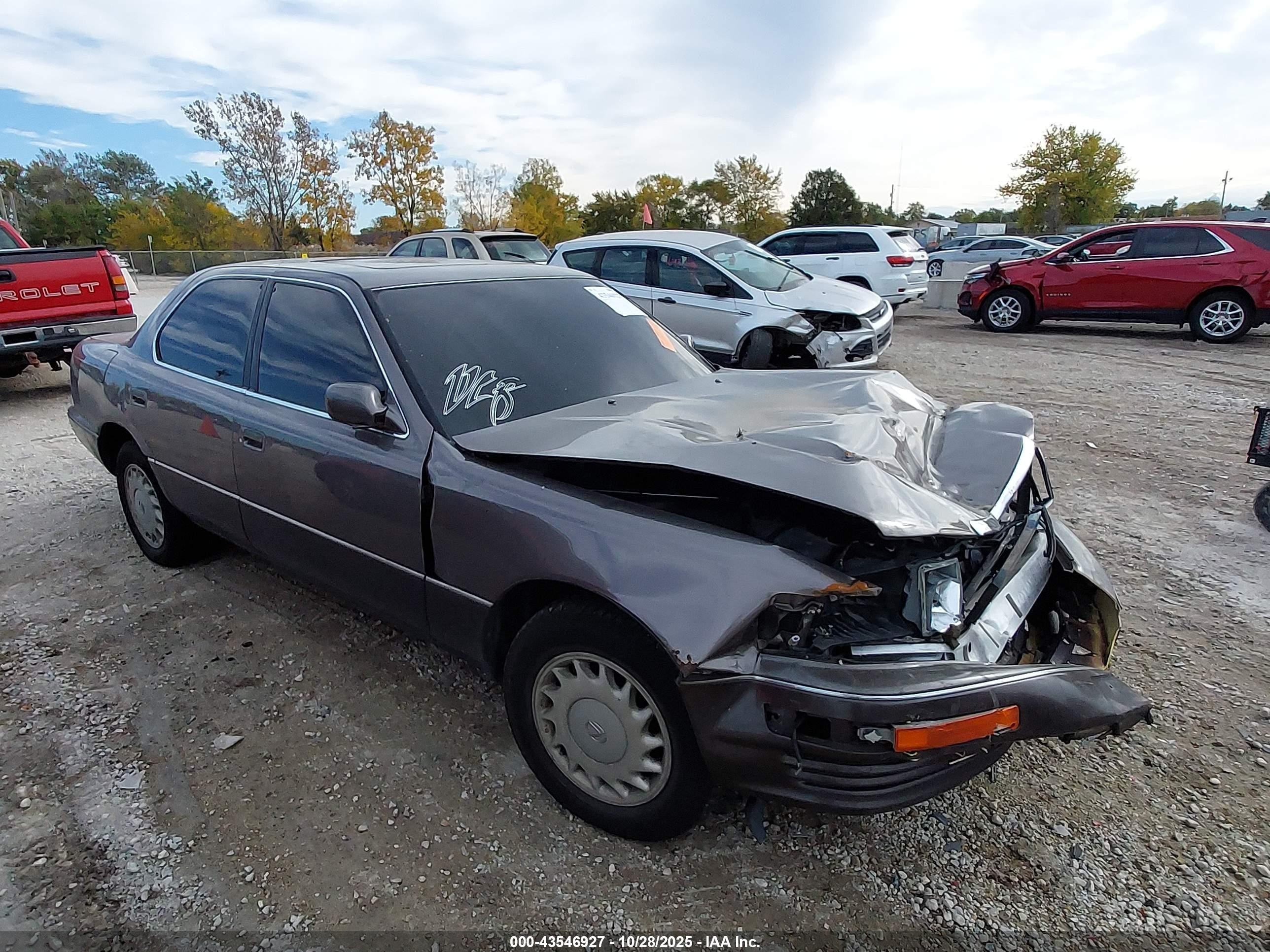 1991 Lexus LS 400, VIN JT8UF11E4M0079354 — Front end
