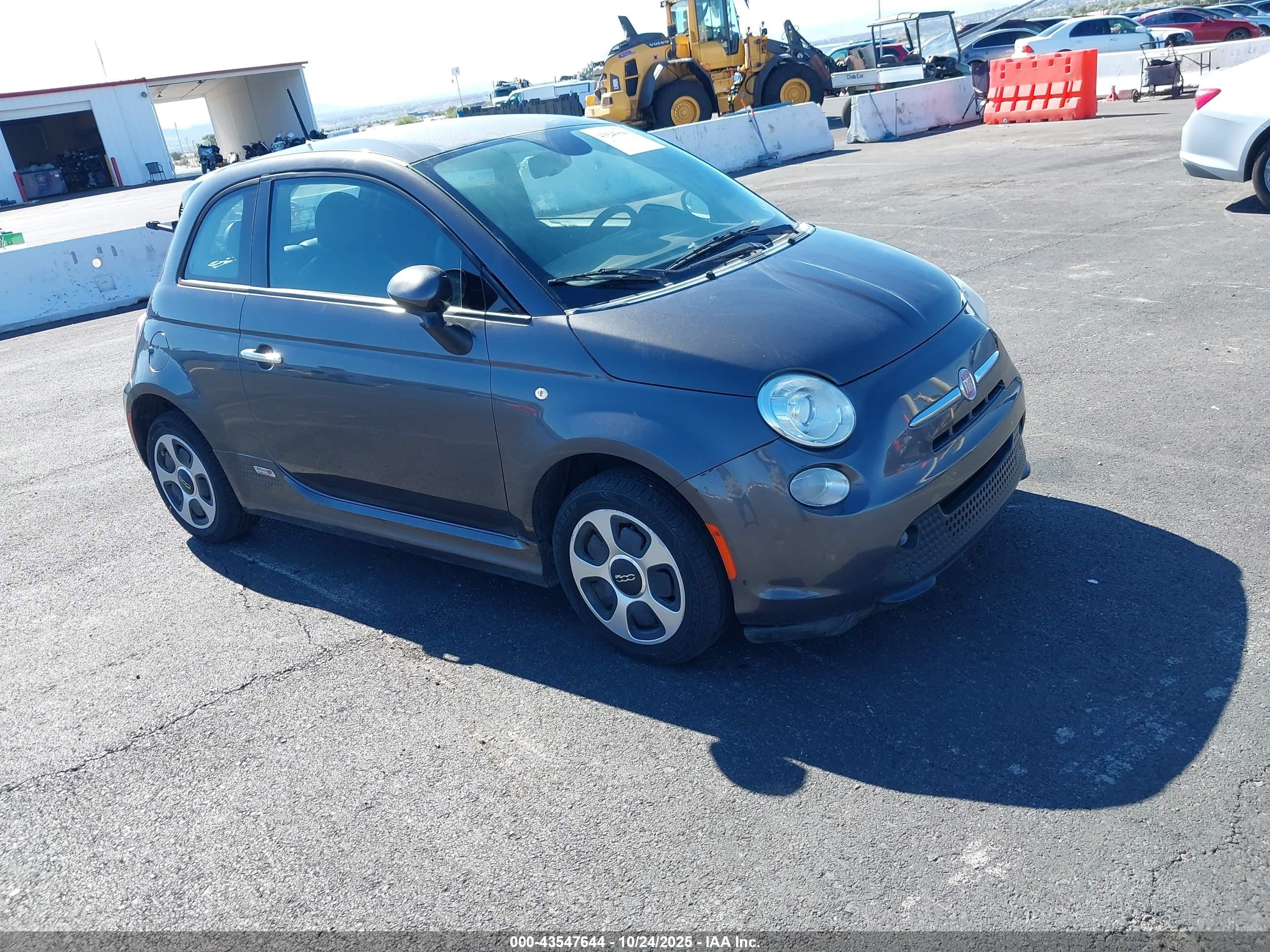 2015 FIAT 500e, VIN 3C3CFFGE7FT520051 — Rear end