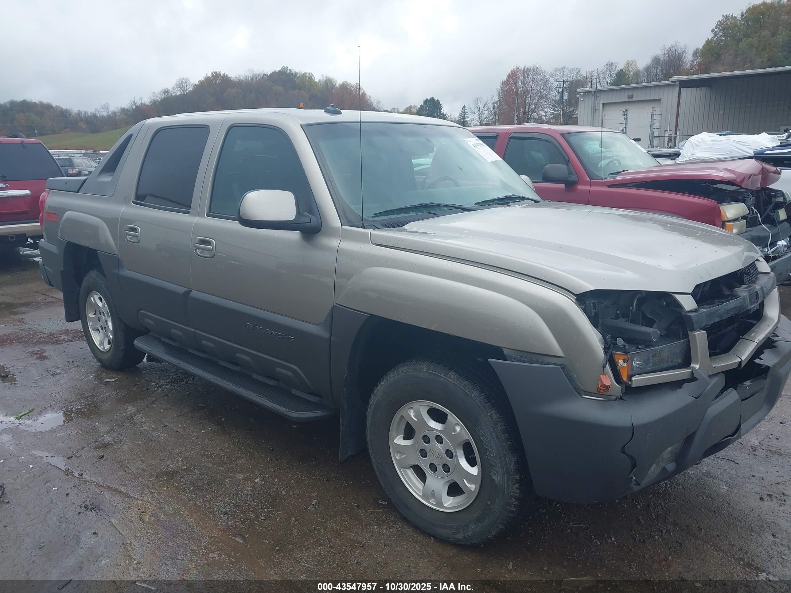 2003 Chevrolet Avalanche, VIN 3GNEK13T43G263787 — Front end