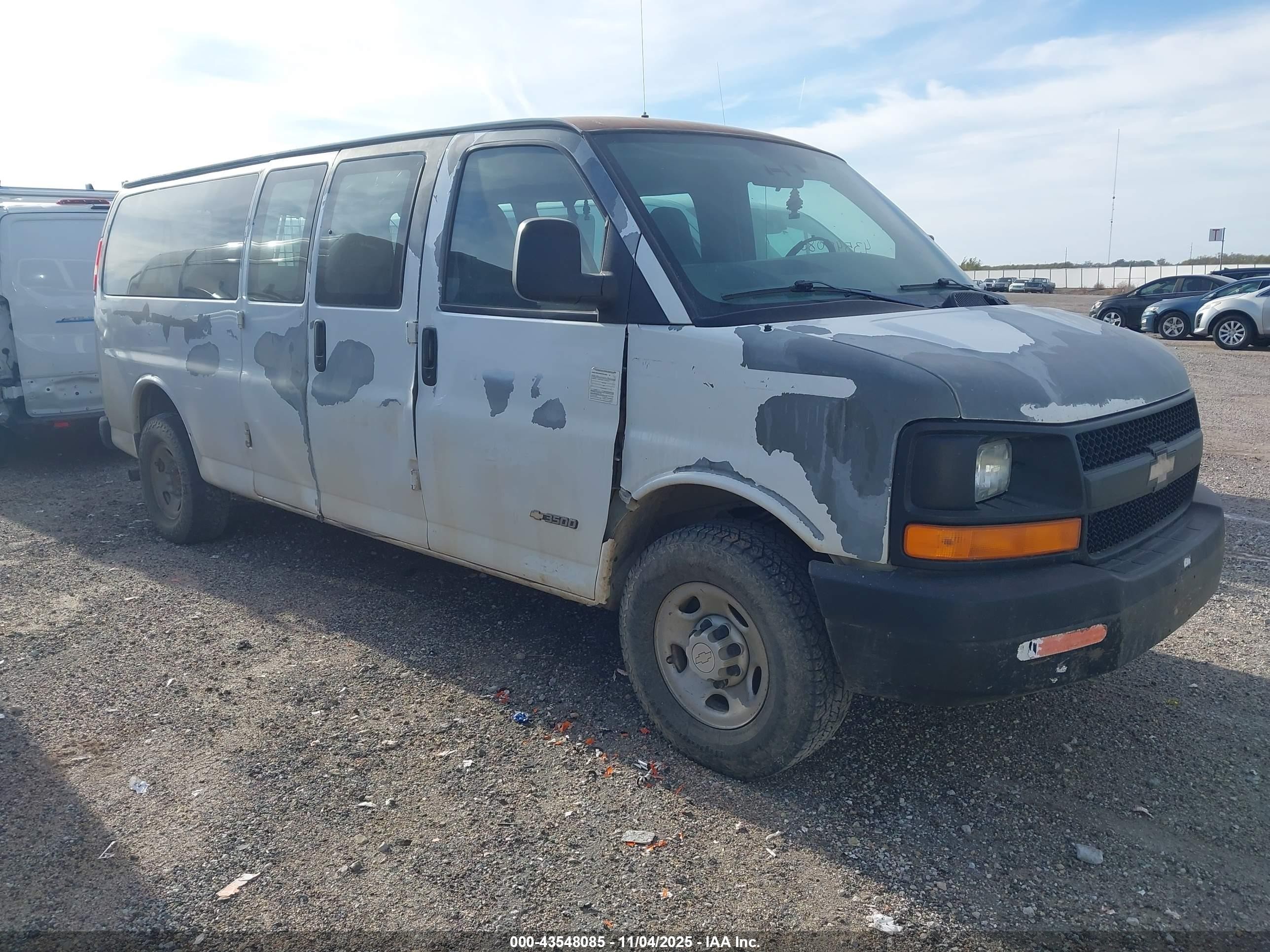 2006 Chevrolet Express Passenger, VIN 1GAHG39U361246669 — Side