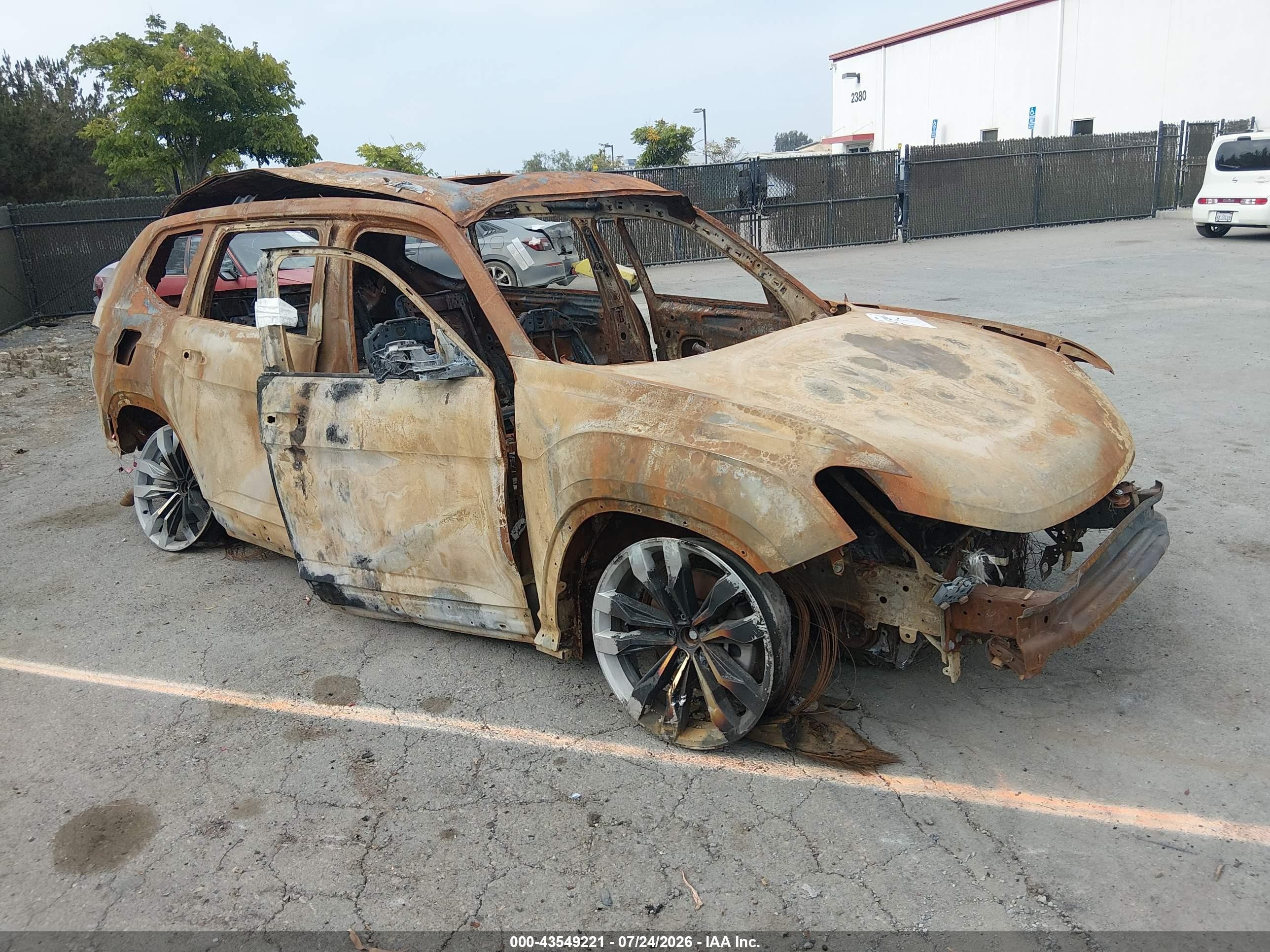 2022 Volkswagen Atlas SE, VIN 1V2KR2CA7NC557863 — Пожар