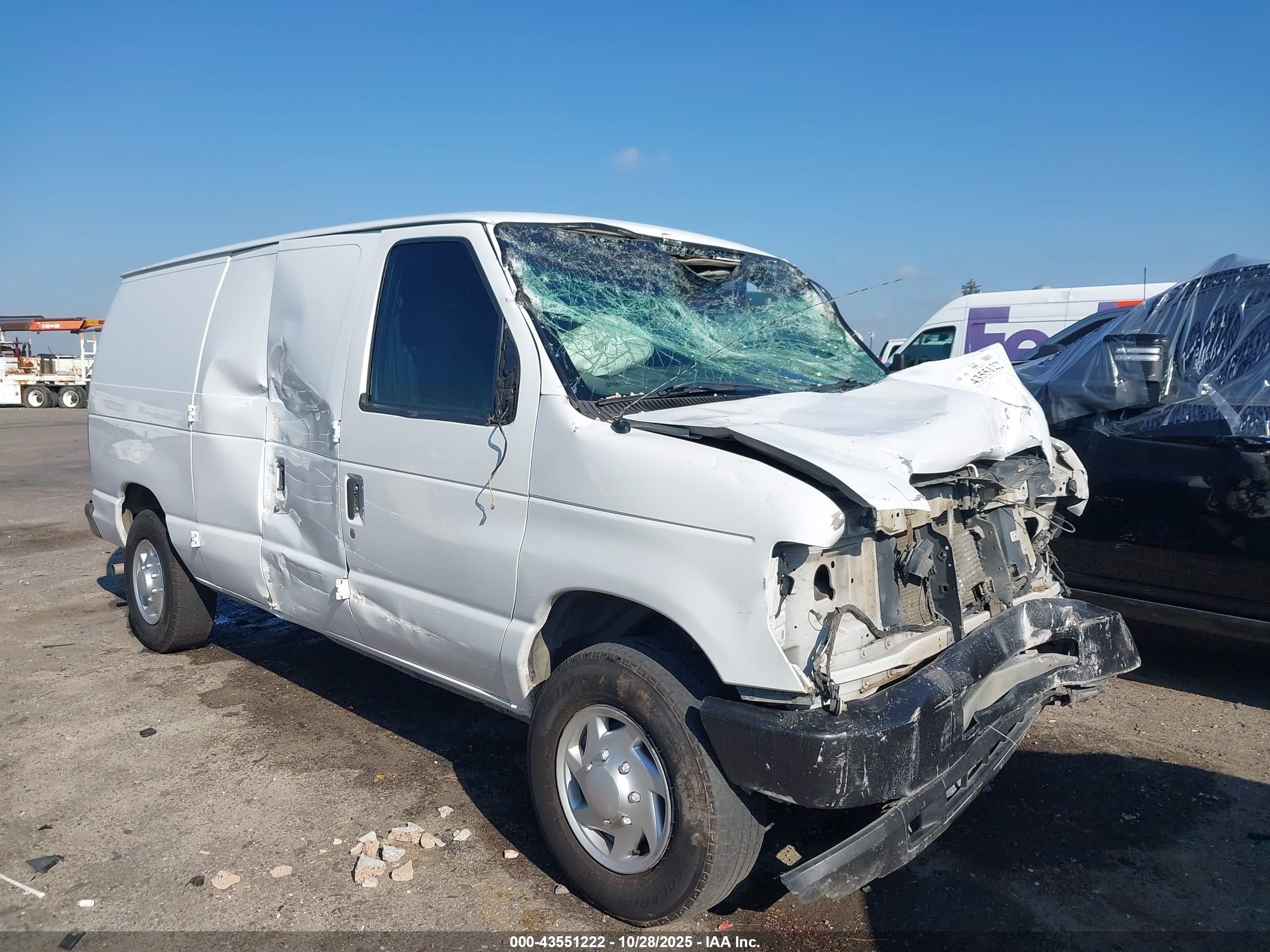 2013 Ford Econoline Cargo Commercial, VIN 1FTNE1EWXDDB04178 — Front end