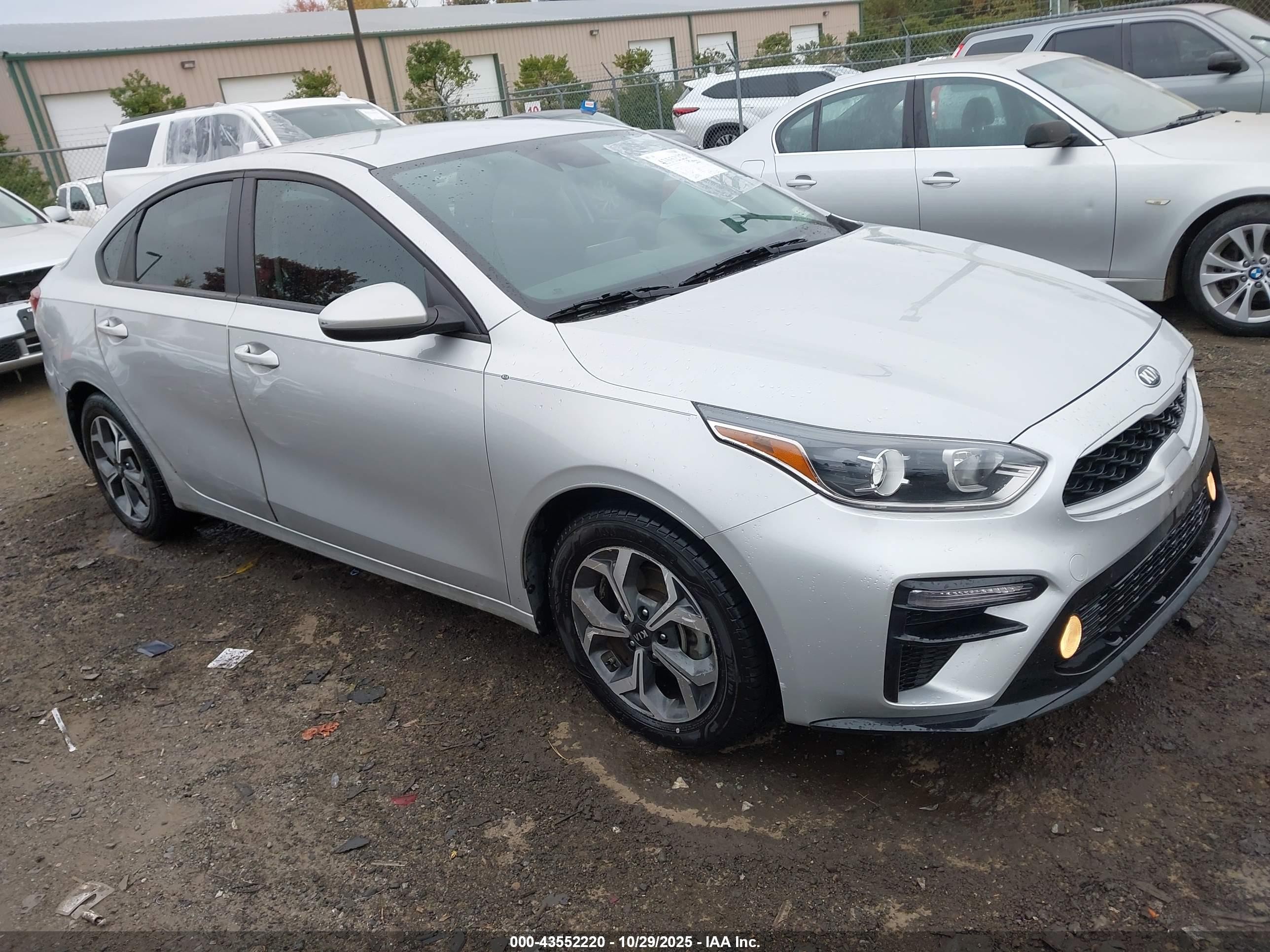 2021 Kia Forte LXS, VIN 3KPF24AD6ME356303 — Front end
