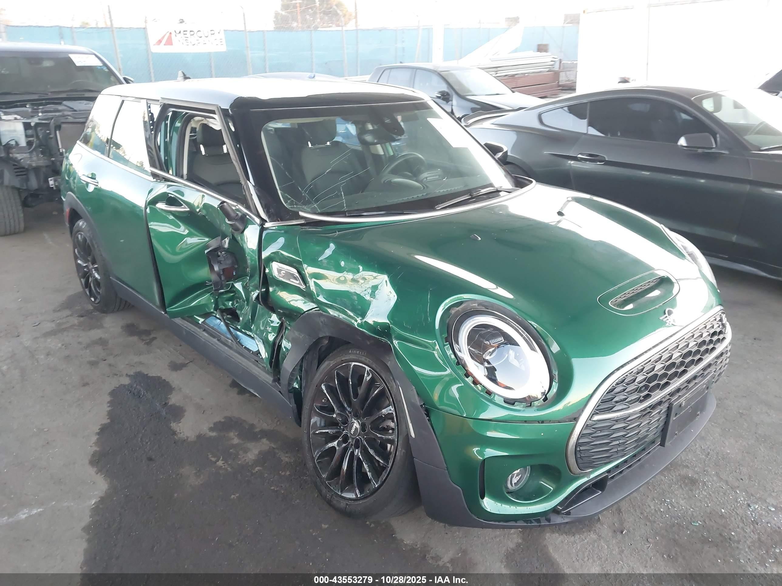 2023 MINI Clubman Cooper S, VIN WMWLV7C01P2T81923 — Бок