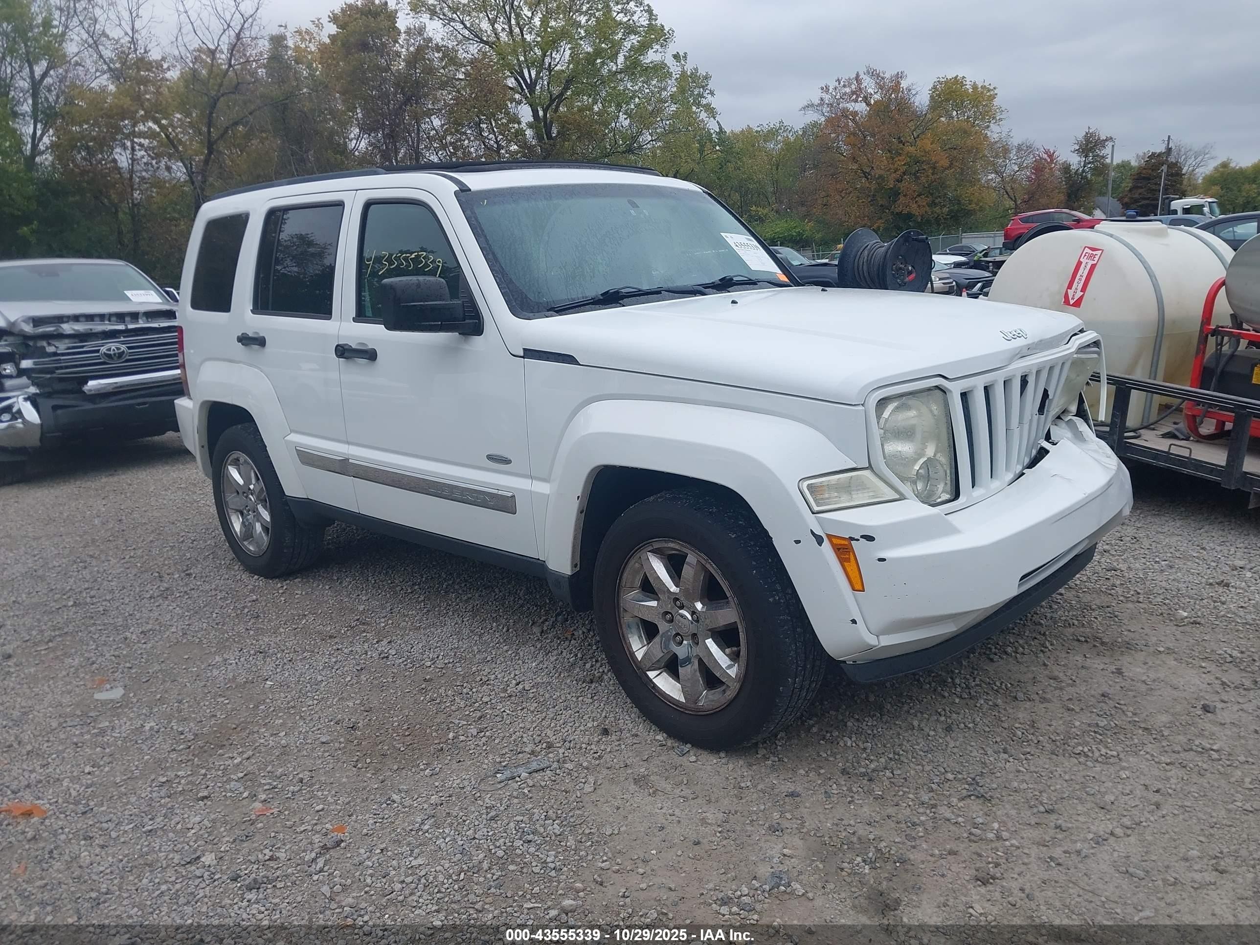 2012 Jeep Liberty Sport Latitude, VIN 1C4PJLAKXCW179095 — Перед