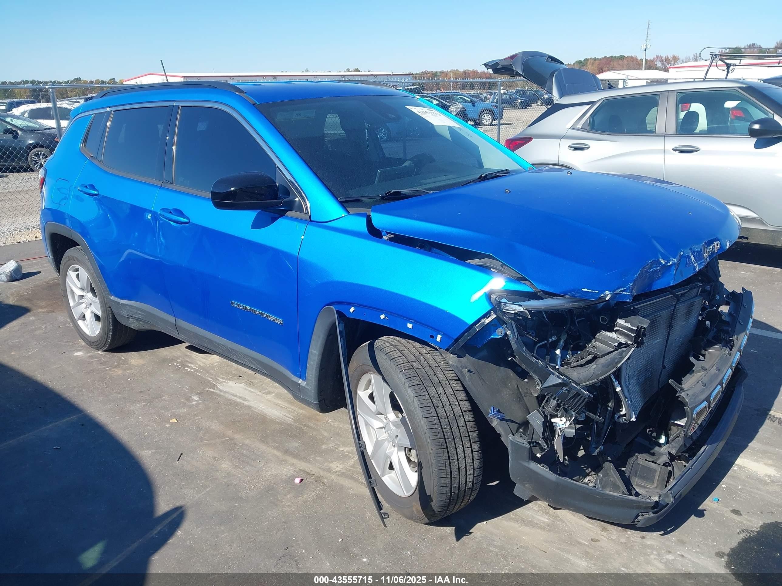2022 Jeep Compass Altitude, VIN 3C4NJCBB8NT182558 — Front end