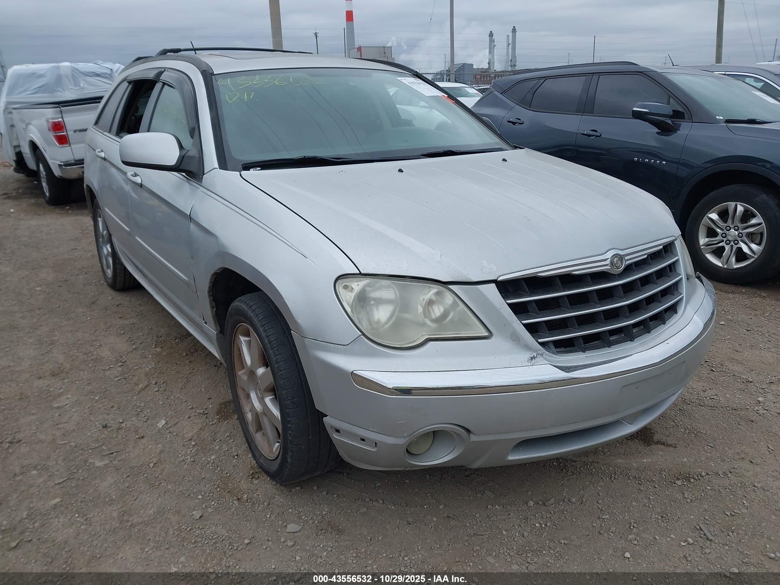 2007 Chrysler Pacifica Limited, VIN 2A8GM78X57R306343 — Front end