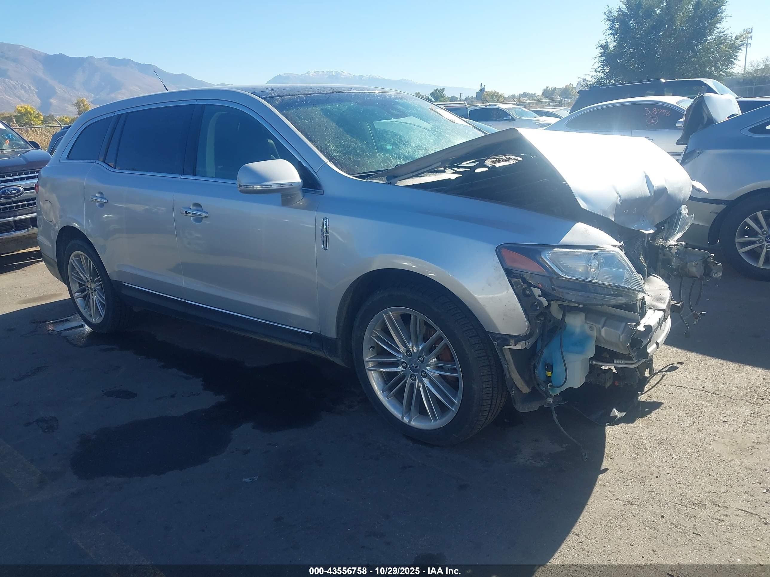 2015 Lincoln MKT EcoBoost, VIN 2LMHJ5ATXFBL03655 — Front end