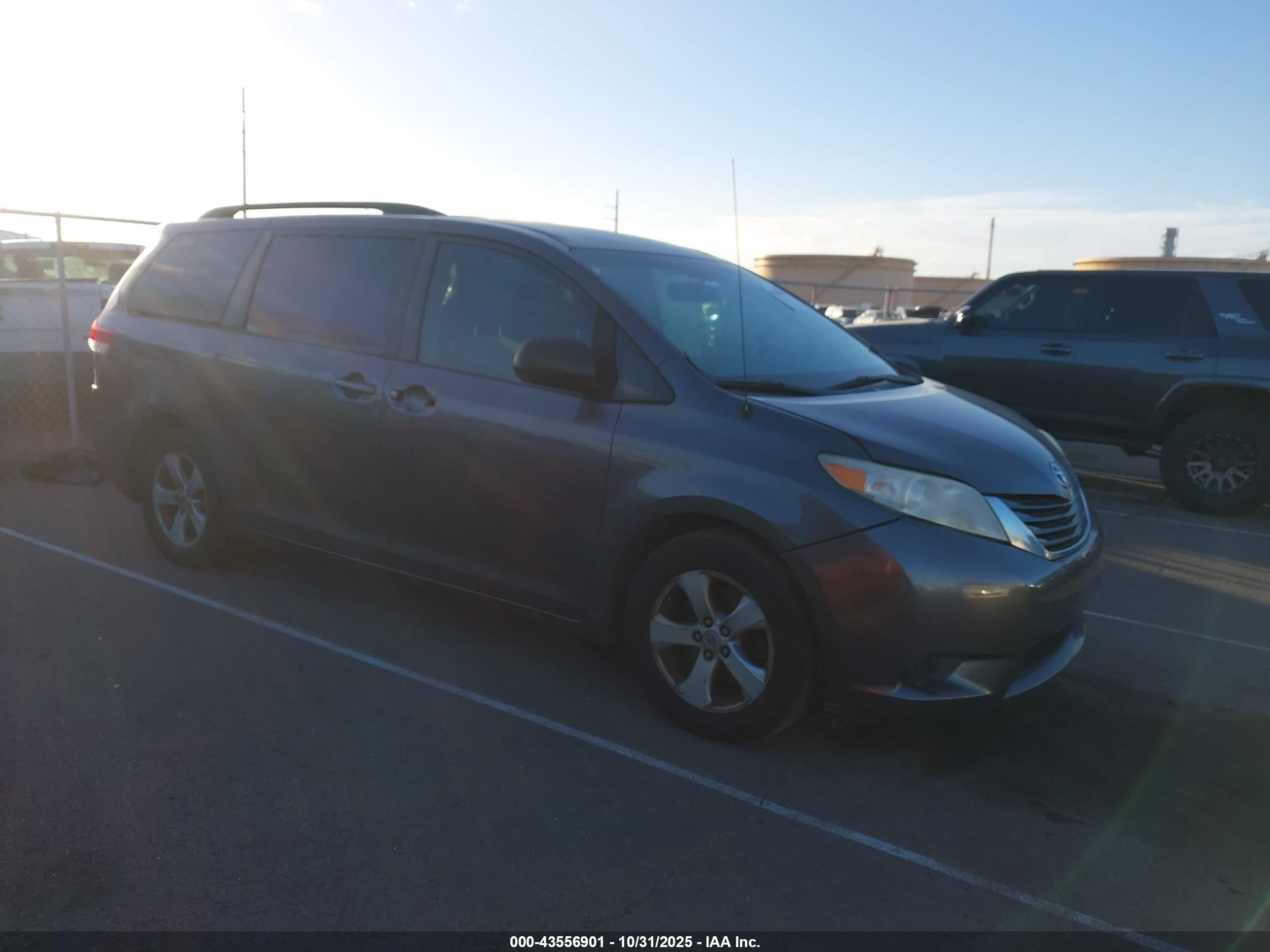 2012 Toyota Sienna LE, VIN 5TDKK3DC8CS240083 — Normal wear