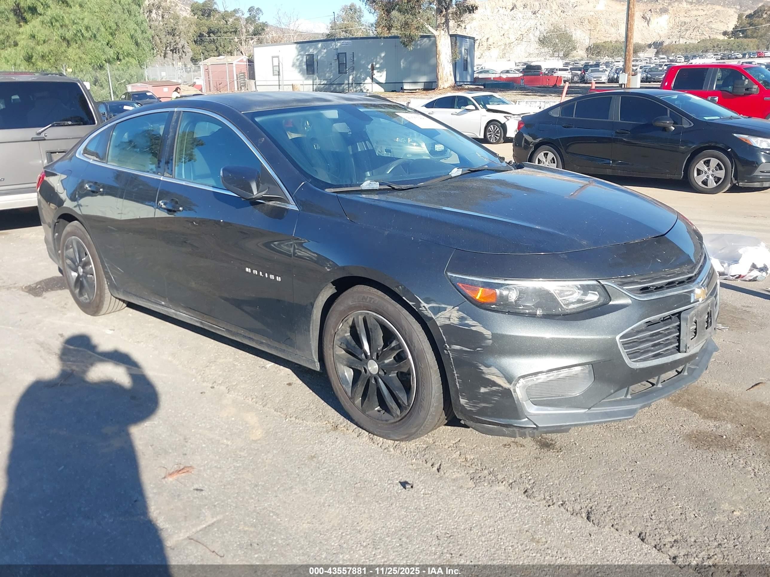 2017 Chevrolet Malibu LT, VIN 1G1ZE5ST5HF122450 — Side