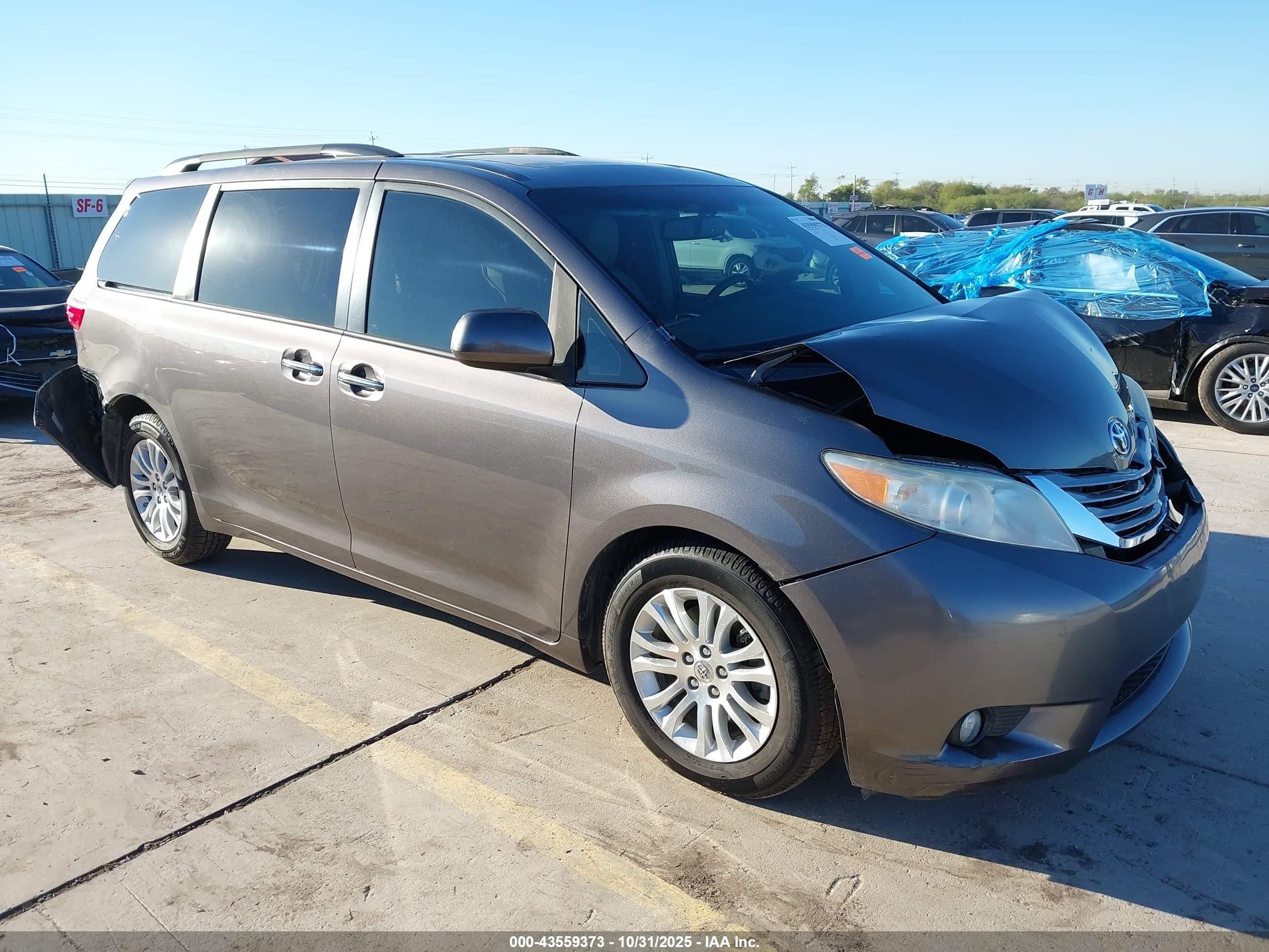 2017 Toyota Sienna XLE, VIN 5TDYZ3DC3HS821181 — All over