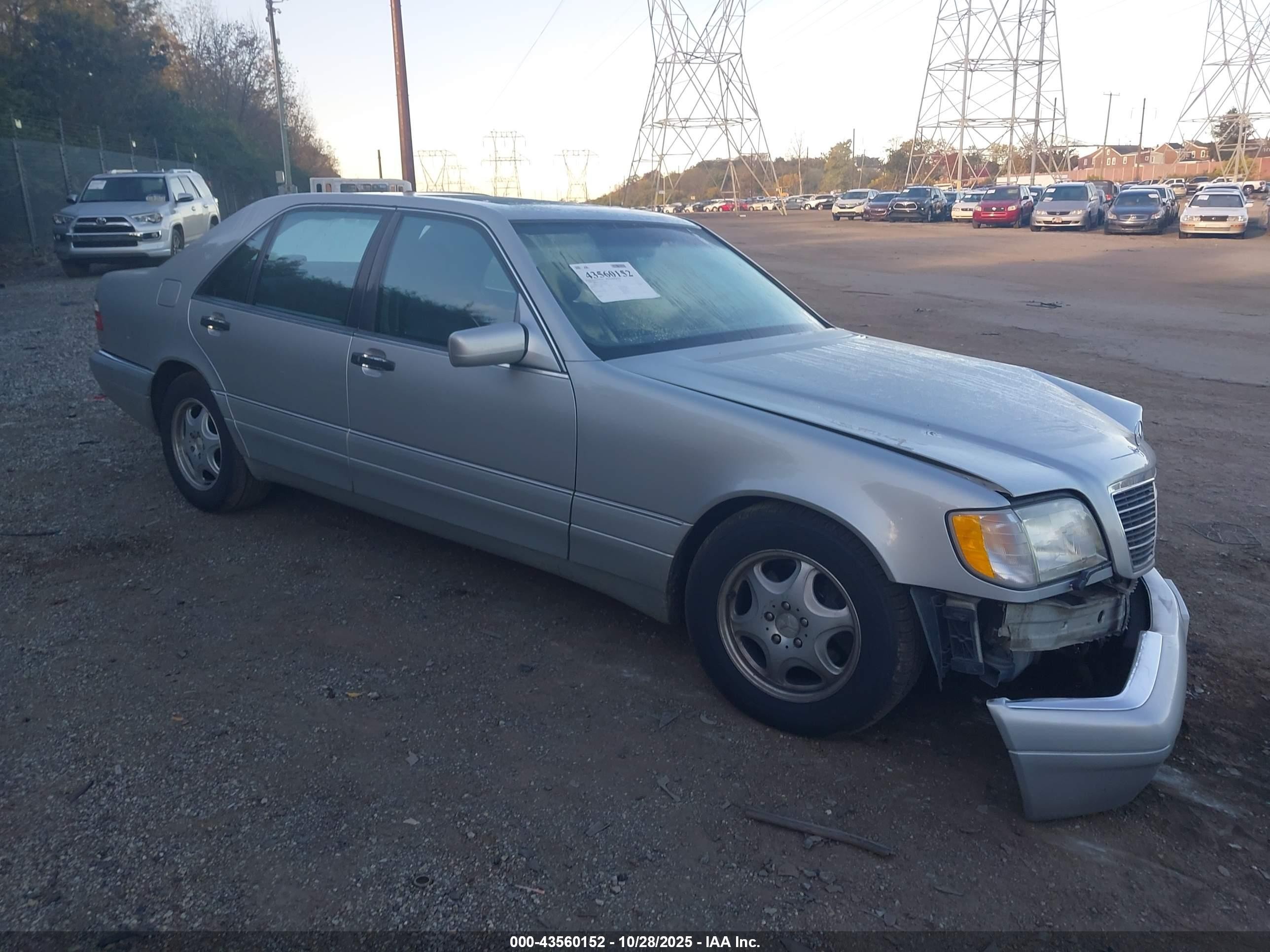 1998 Mercedes-Benz S 320/430/500, VIN WDBGA43G8WA387815 — Front end