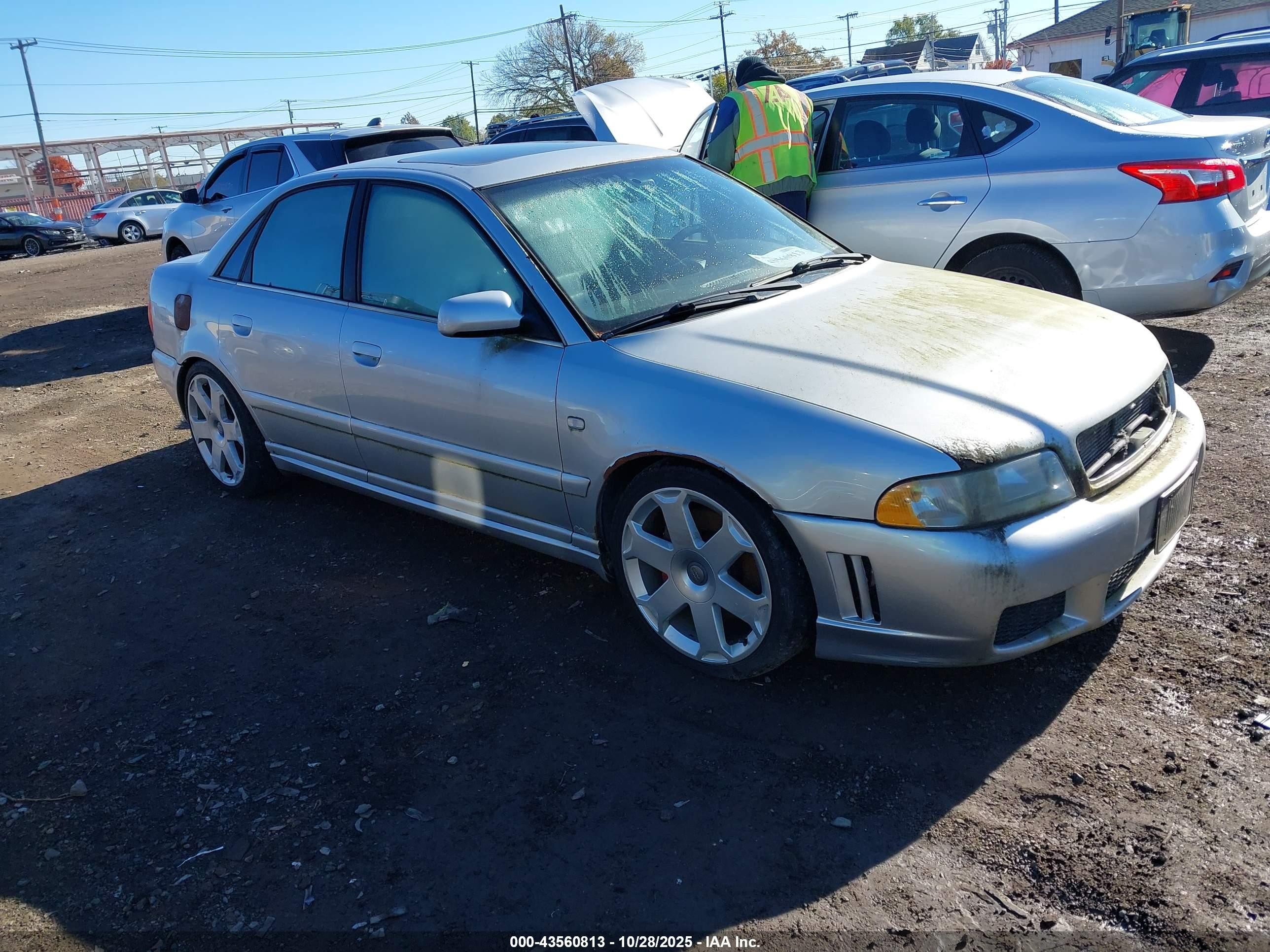 2000 Audi S4, VIN WAUDD68D2YA061062 — Normal wear