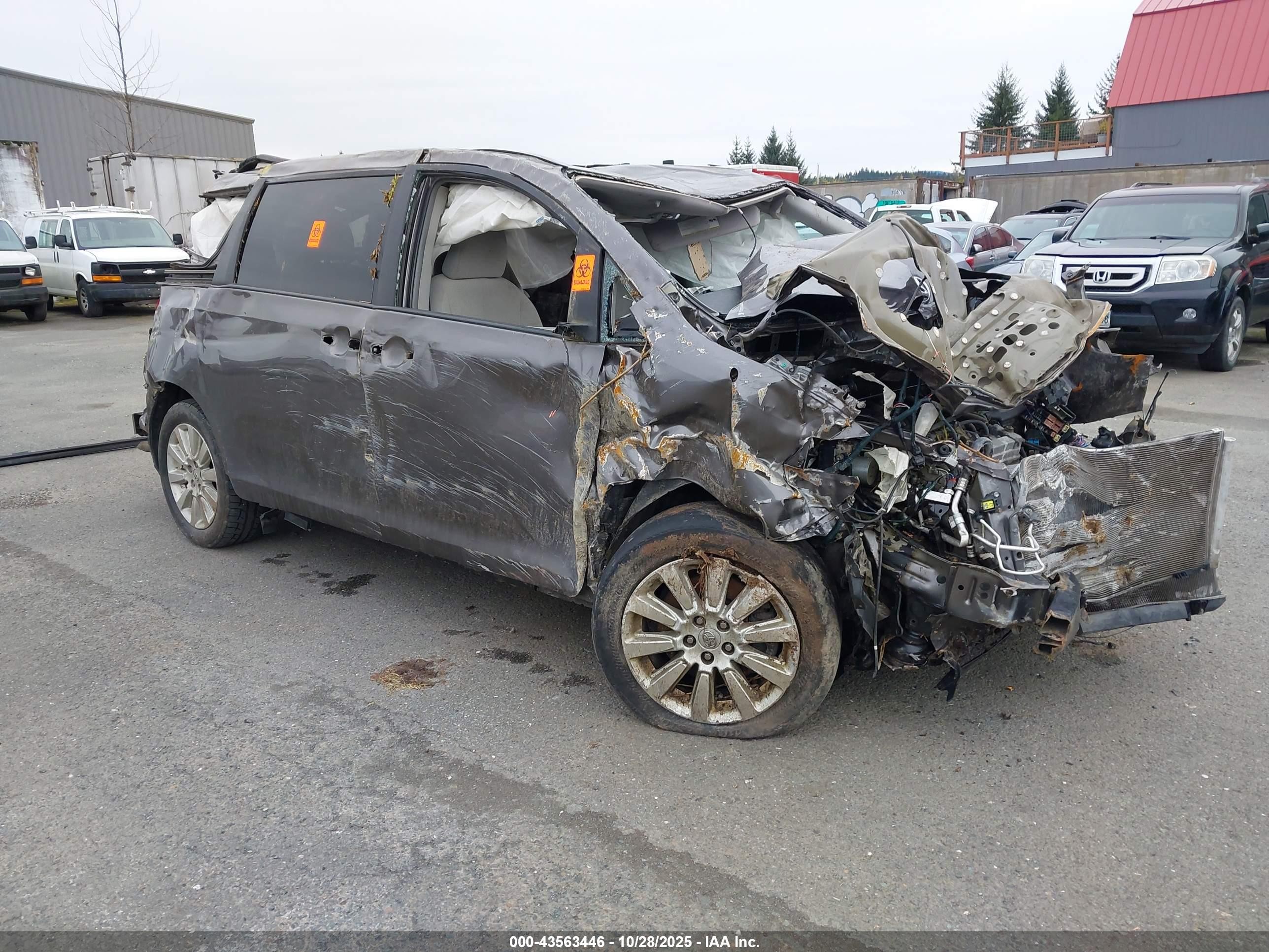 2013 Toyota Sienna LE, VIN 5TDJK3DC9DS070216 — Rollover
