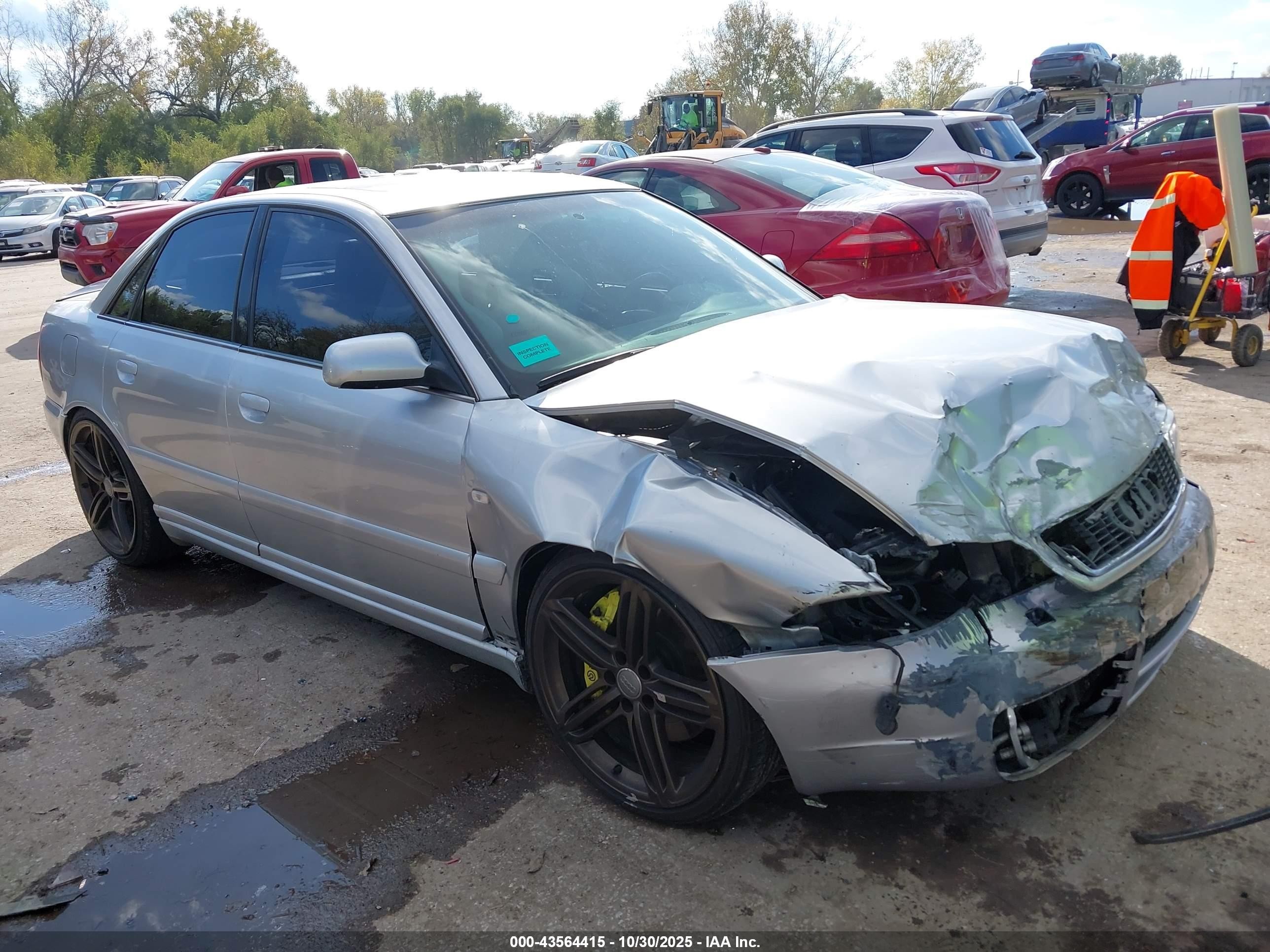 2001 Audi S4, VIN WAURD68D71A142330 — Перед