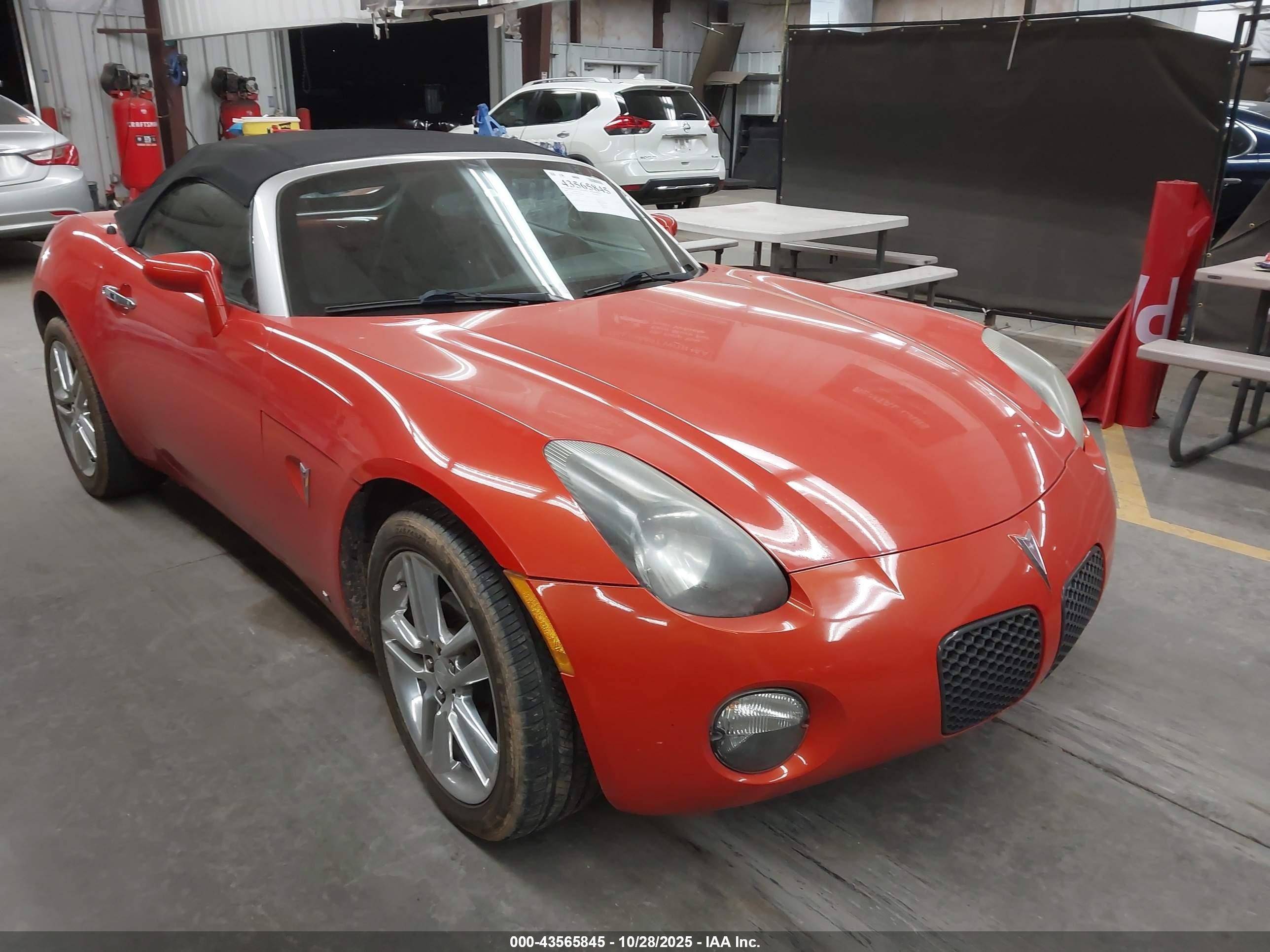 2009 Pontiac Solstice, VIN 1G2MZ35B39Y104309 — Side