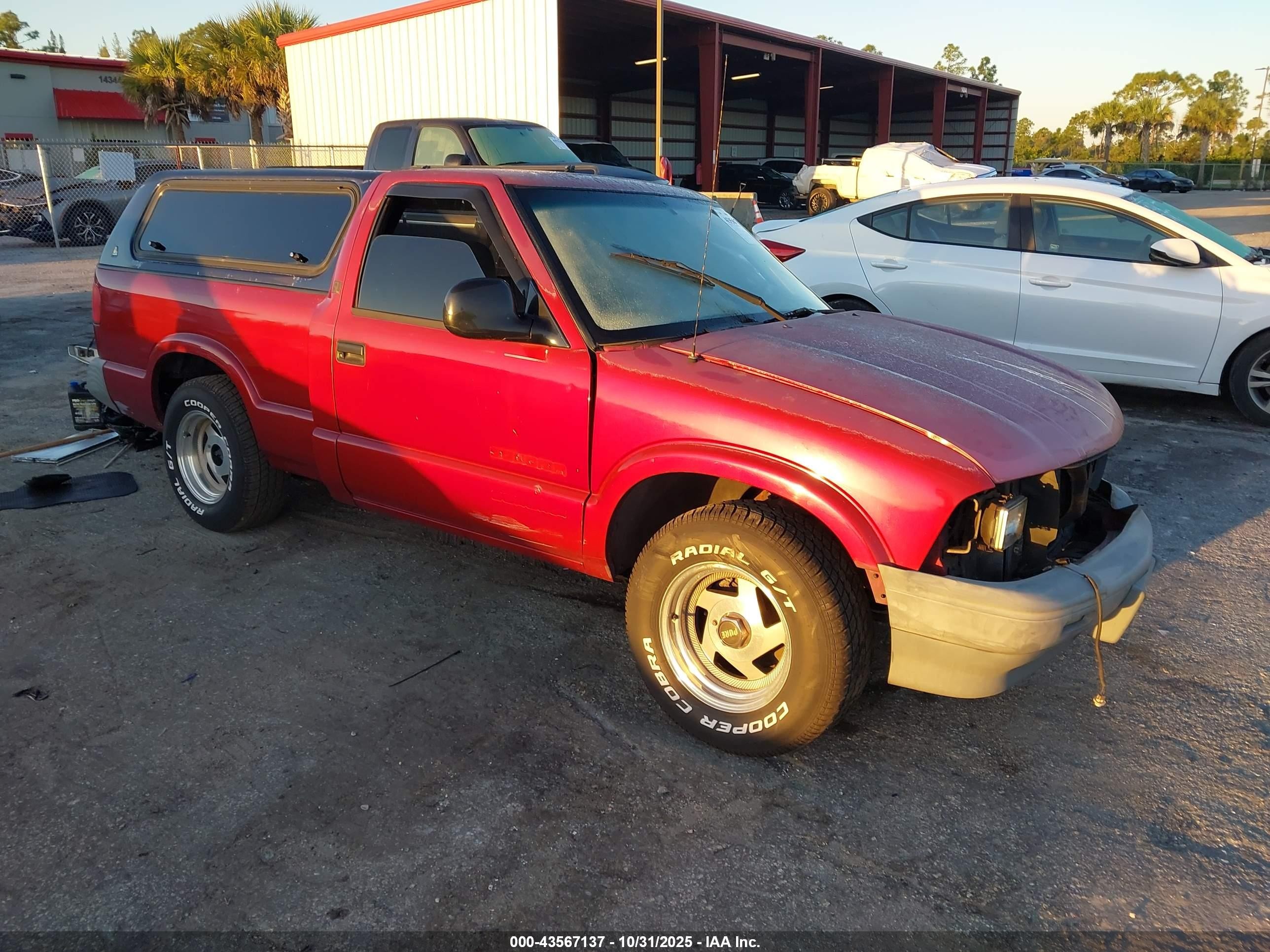 1994 GMC Sonoma, VIN 1GTCS14Z5R8514317 — Side