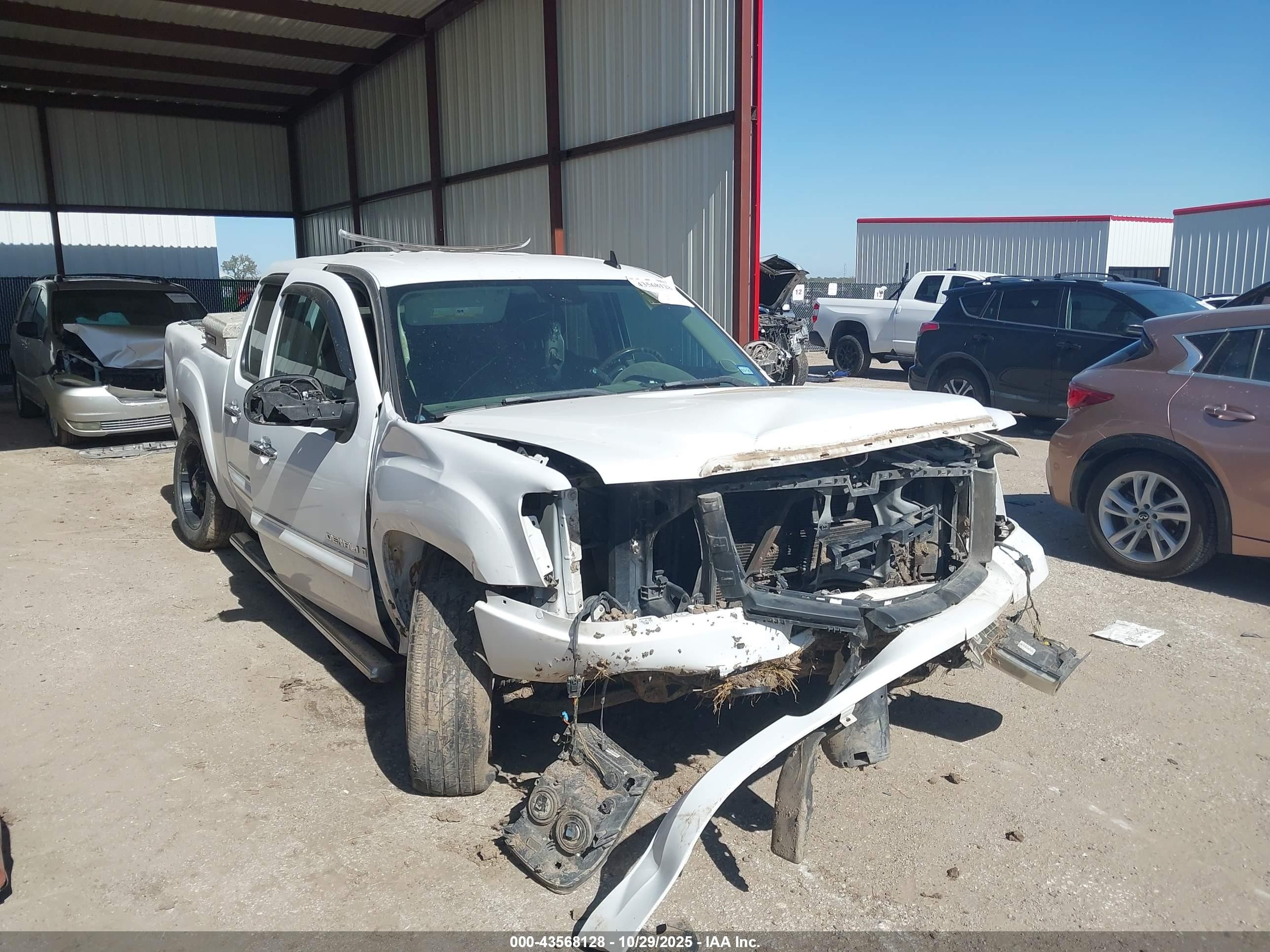 2007 GMC Sierra Denali, VIN 2GTEK638171622111 — Front end