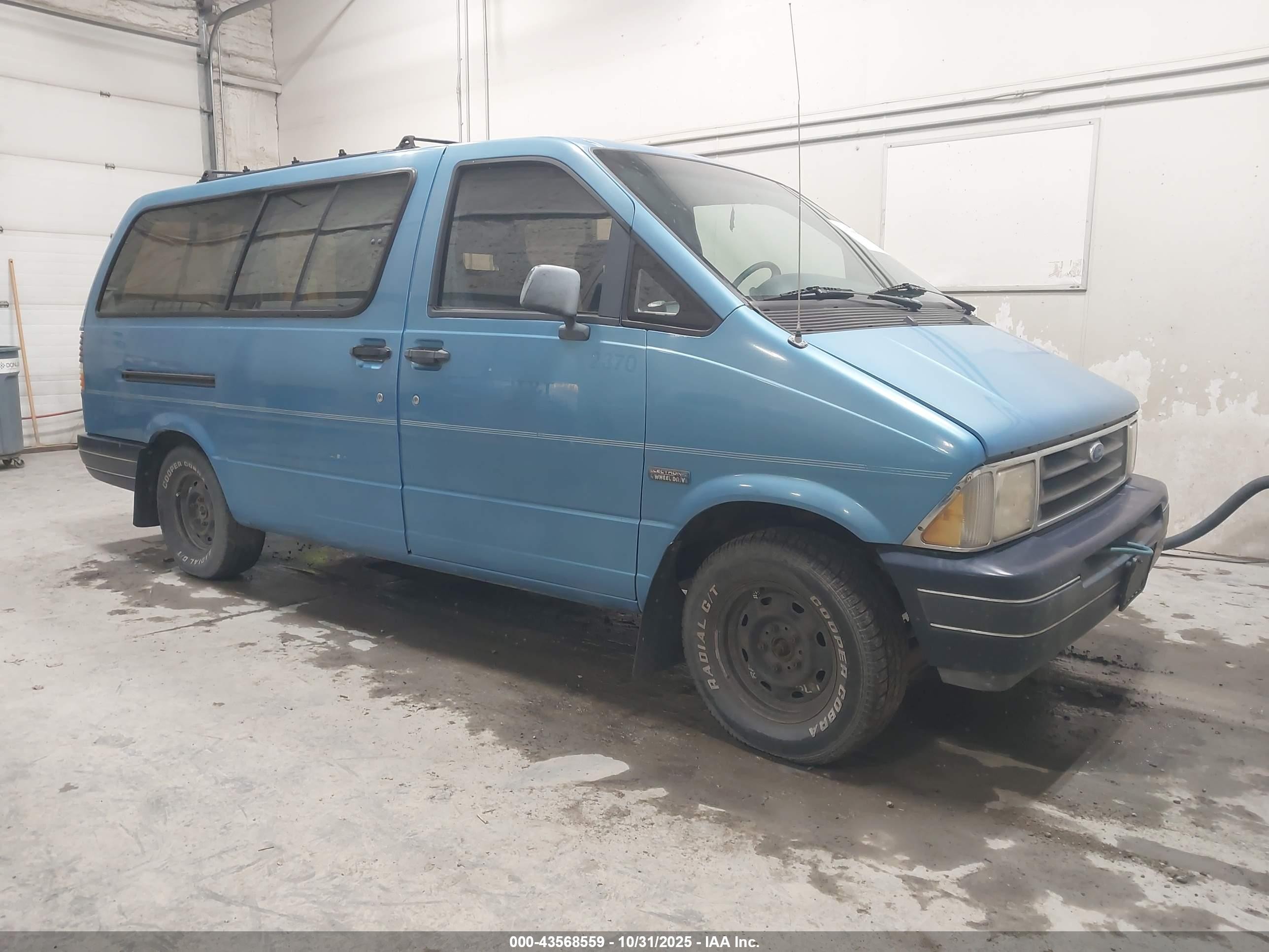 1993 Ford Aerostar Eddie Bauer, VIN 1FMDA41X8PZA42743 — Front end
