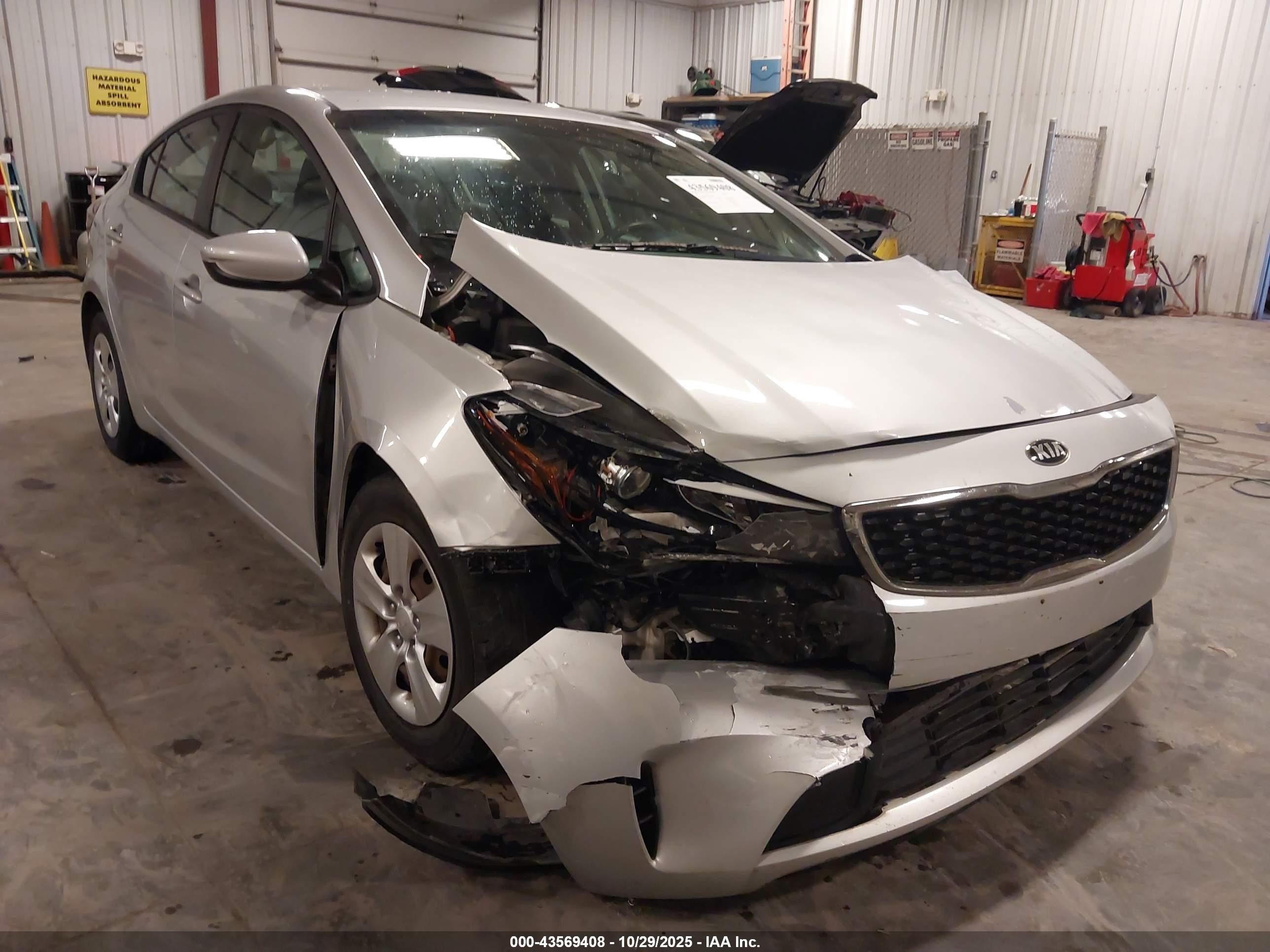 2017 Kia Forte LX, VIN 3KPFK4A76HE029092 — Front end