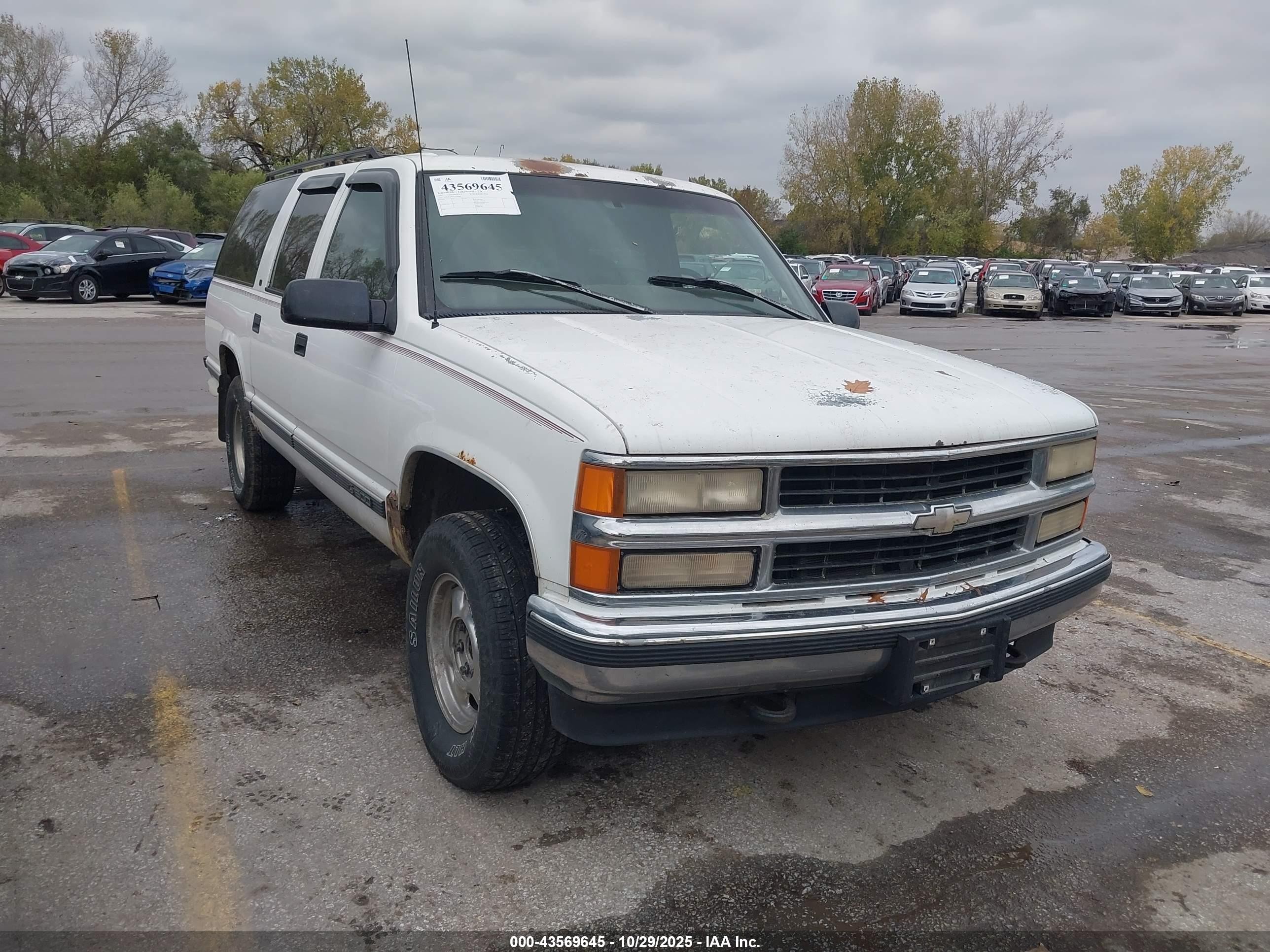 1997 Chevrolet Suburban, VIN 1GNFK16R7VJ394606 — All over